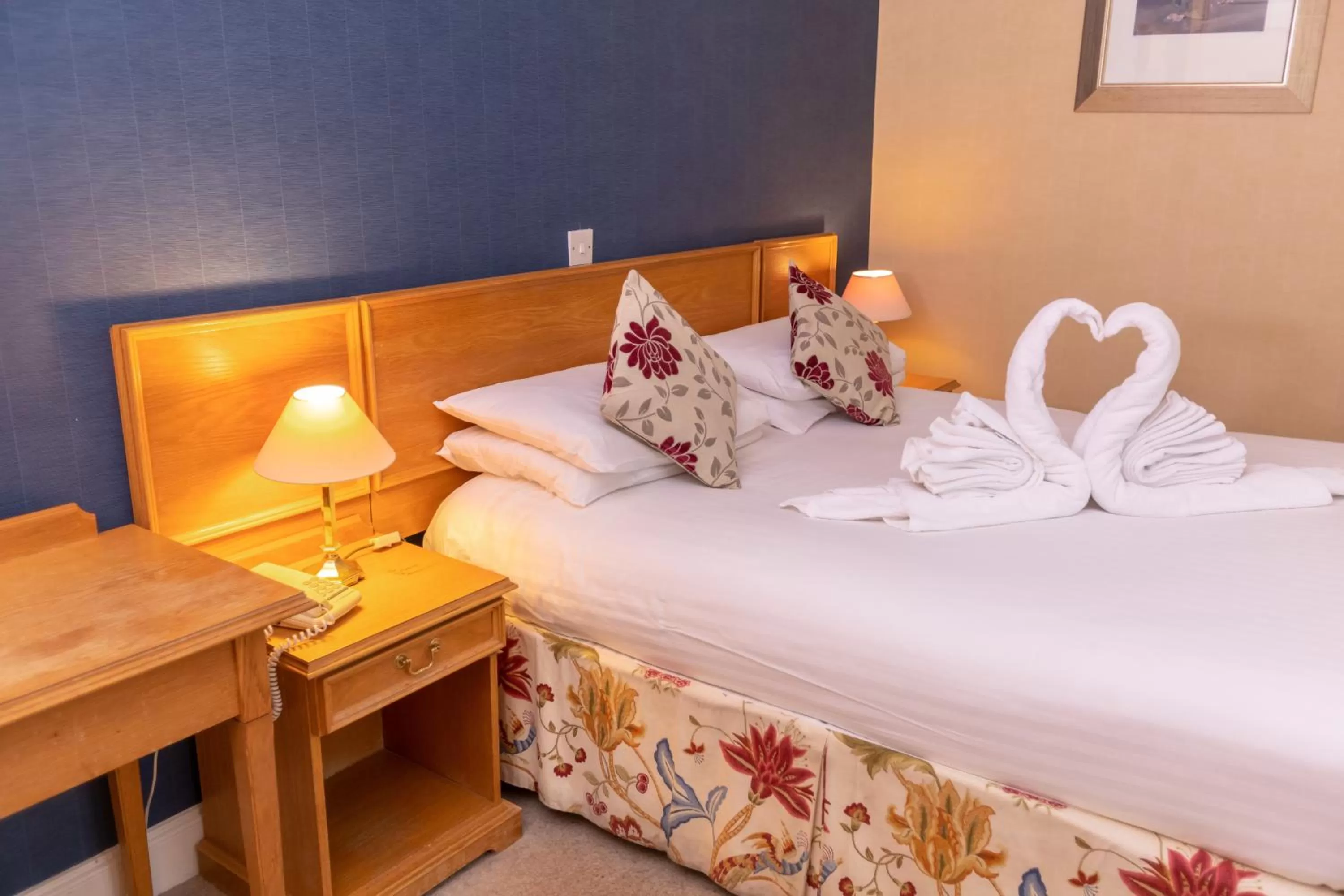 Bedroom, Bed in Green Hotel