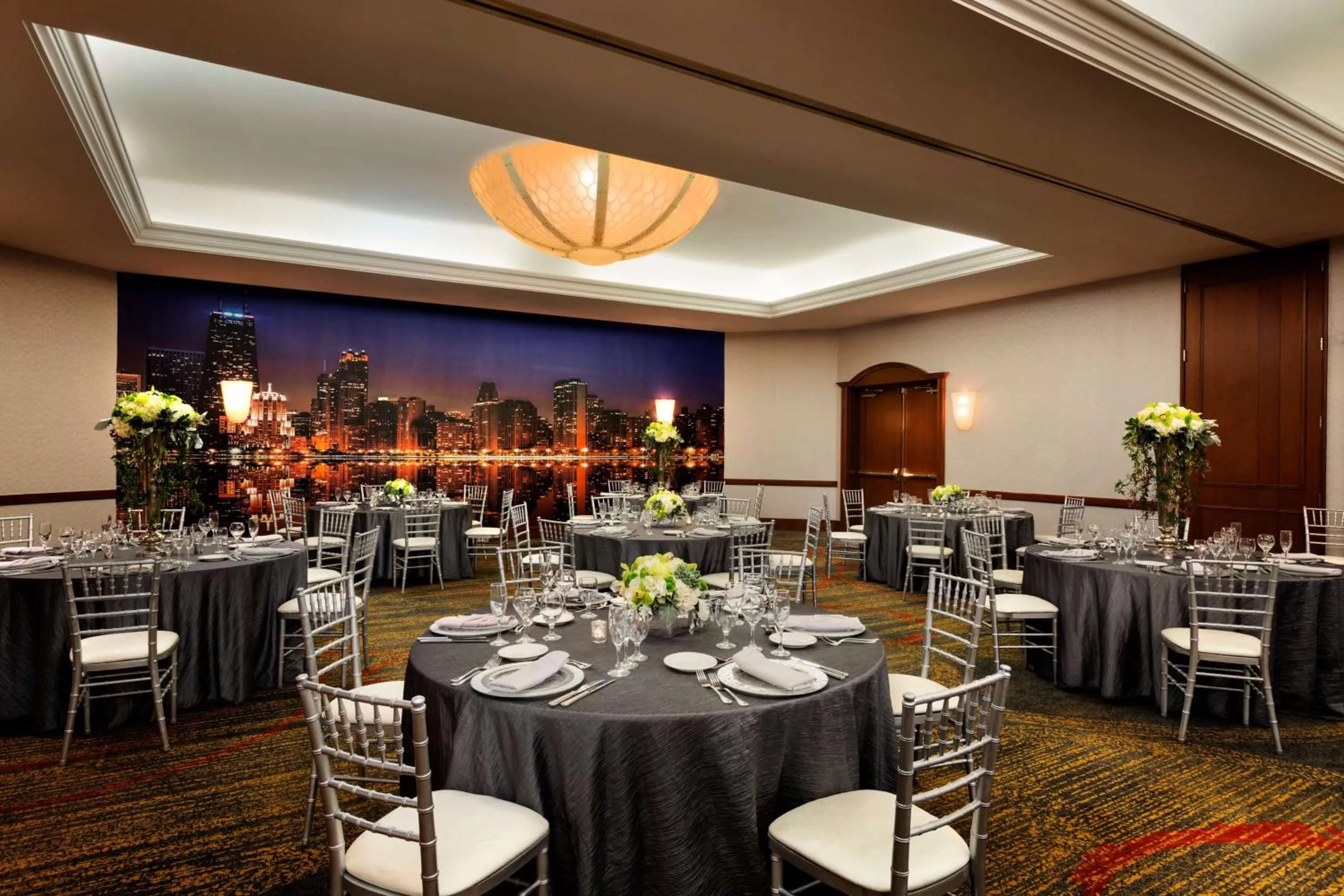 Meeting/conference room in Hilton Chicago Magnificent Mile Suites