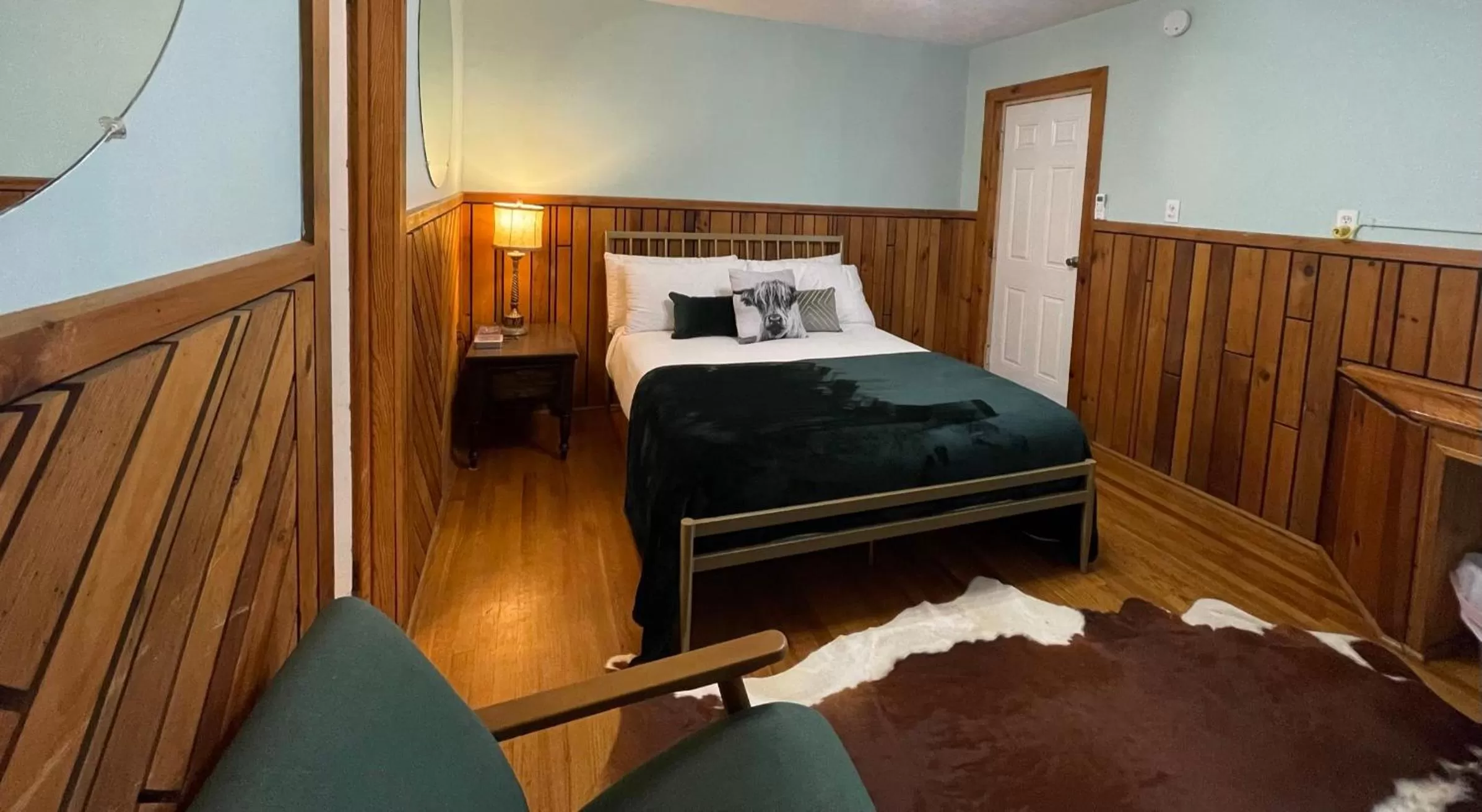 Bed in Skyline Village Inn