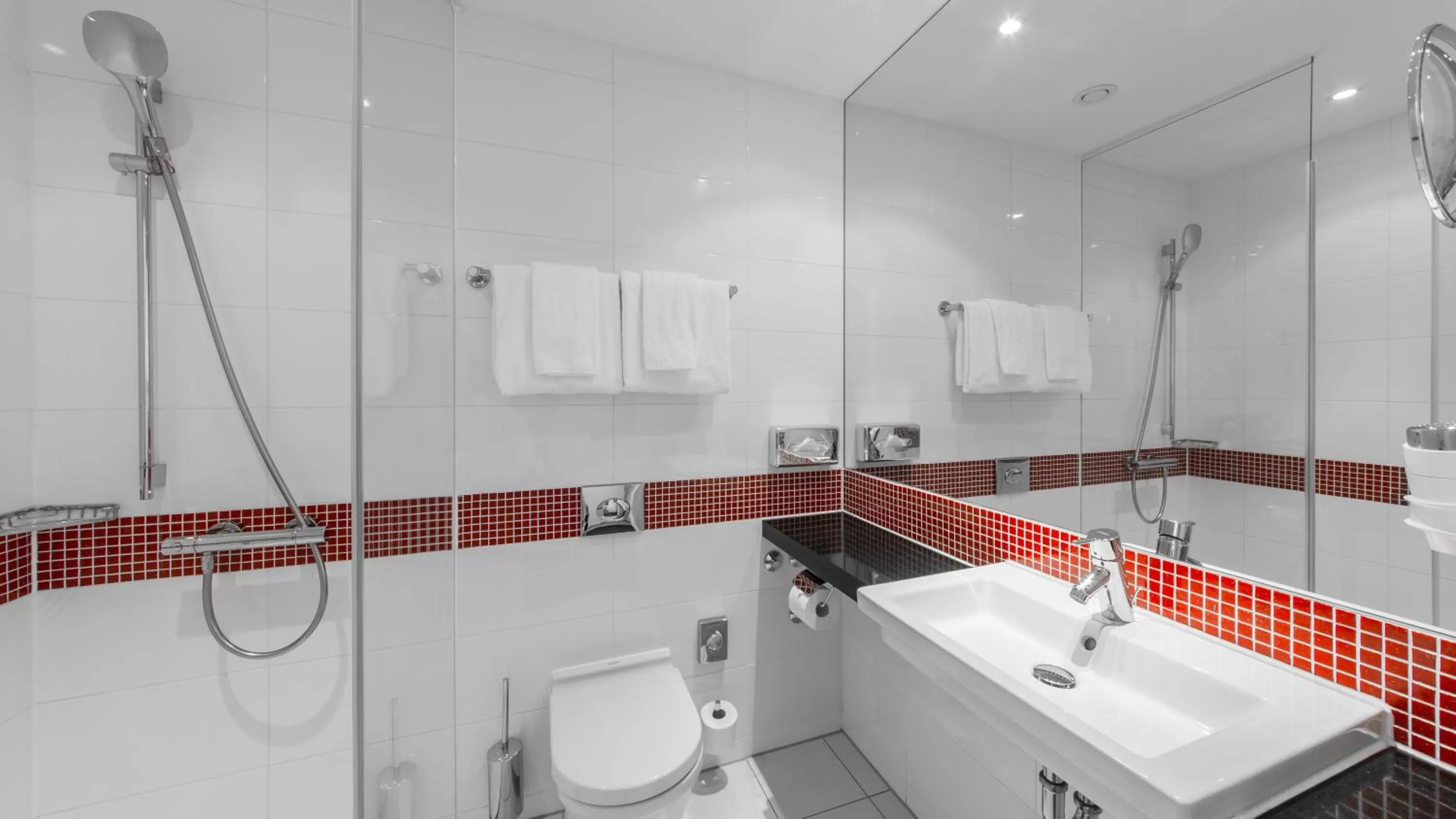 Bathroom in Holiday Inn Munich - Leuchtenbergring by IHG