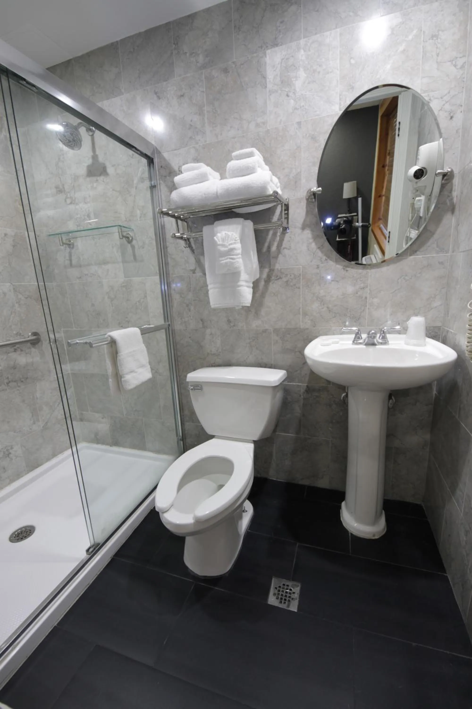 Shower in Hyde Park Hotel