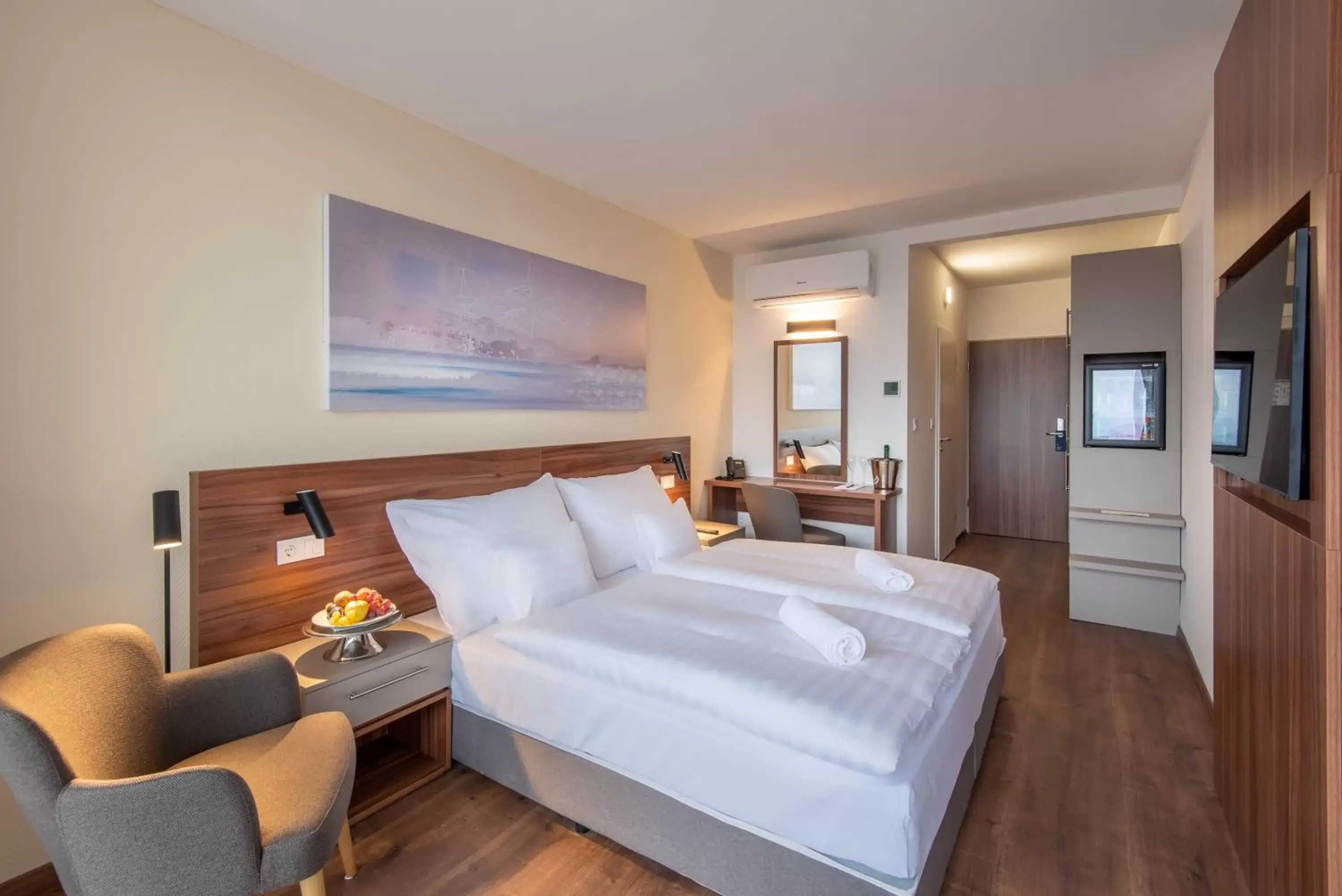 Superior Double or Twin Room with Lake View - single occupancy in Hunguest Hotel Panoráma Superior Double or Twin Room with Lake View - single occupancy in Hunguest Hotel Panoráma