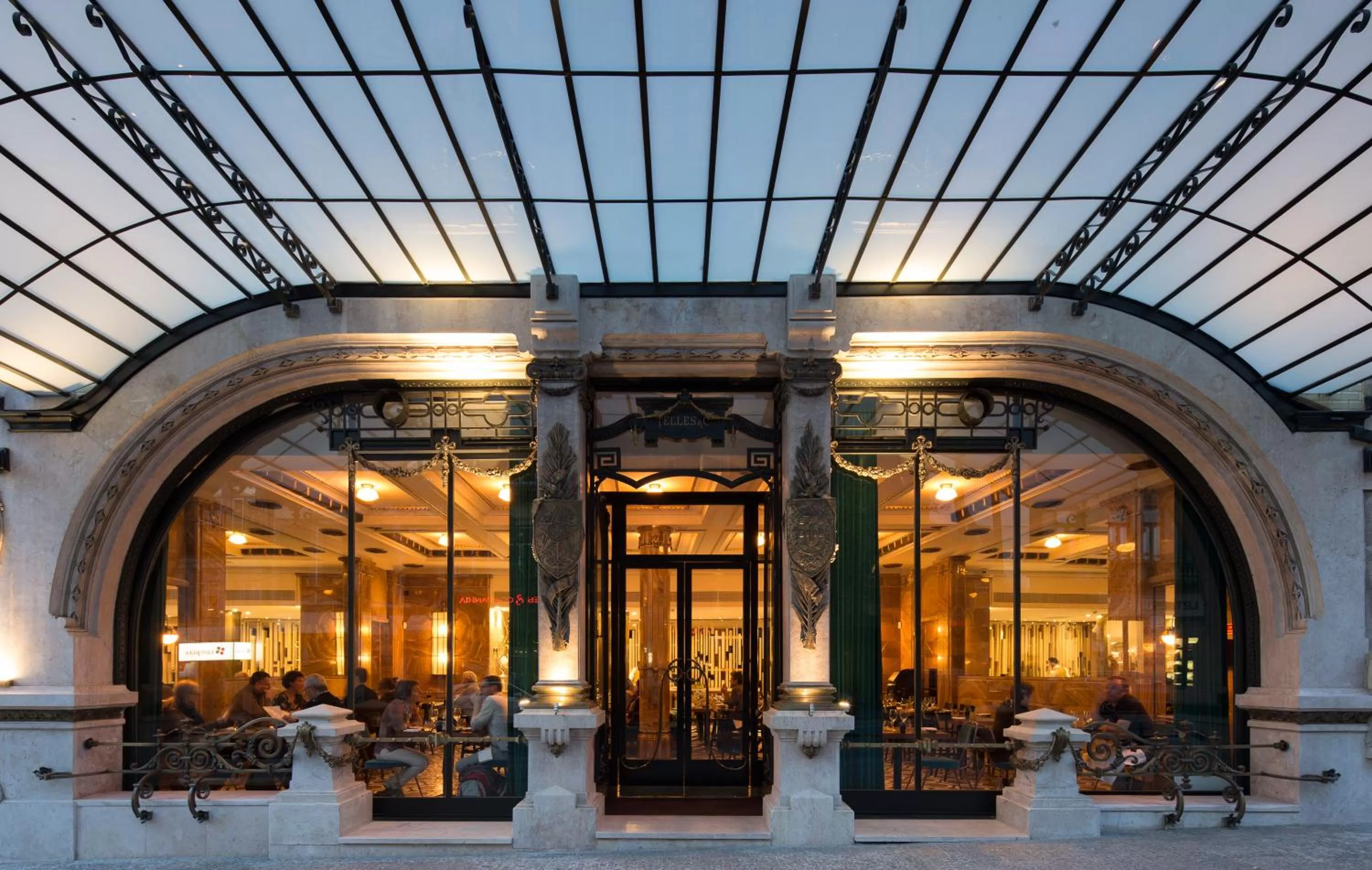 Restaurant/places to eat in Pestana Porto - A Brasileira, City Center & Heritage Building