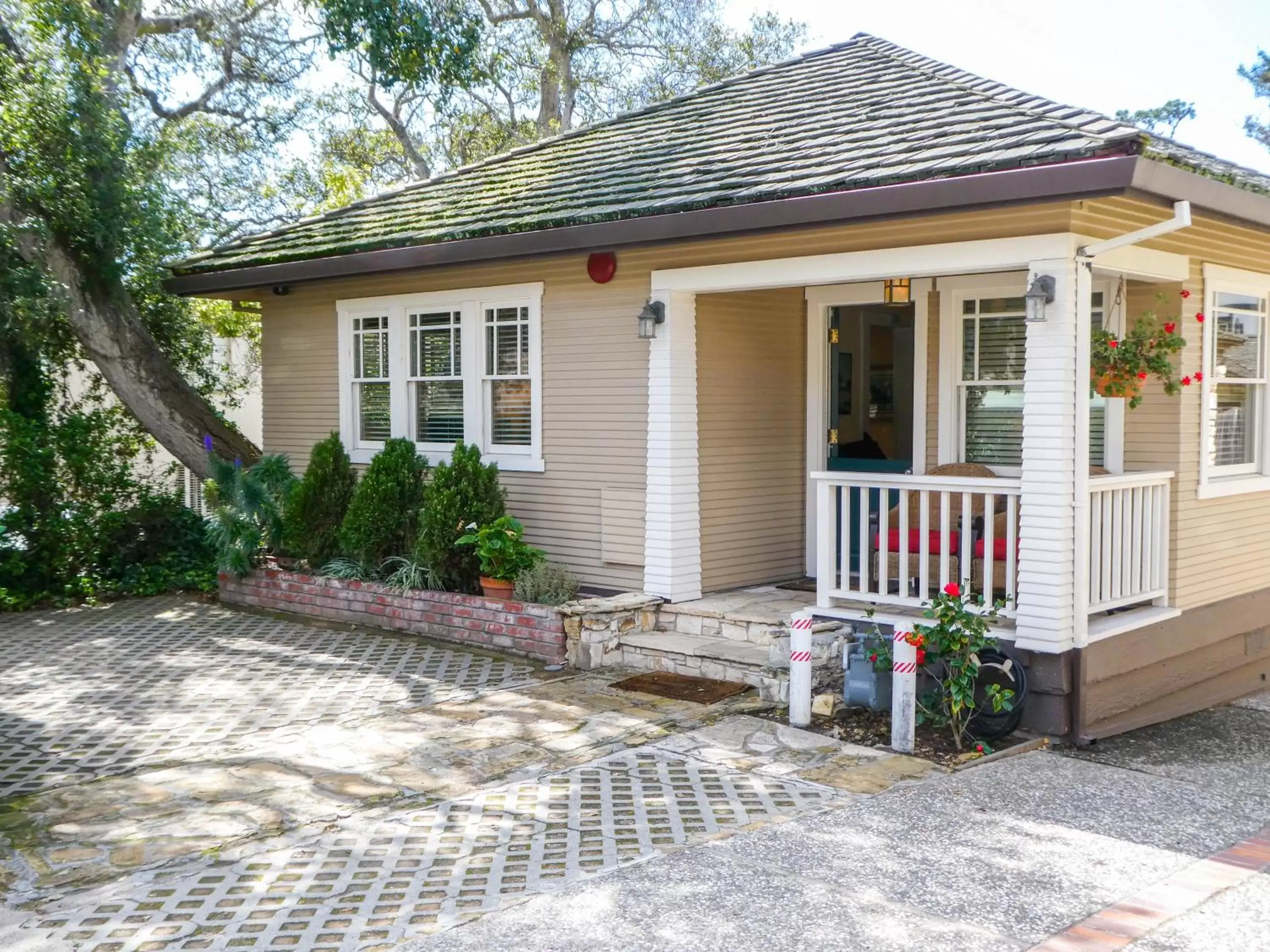 Cambridge Two Bedroom Cottage with Parking in Briarwood Inn Cambridge Two Bedroom Cottage with Parking in Briarwood Inn