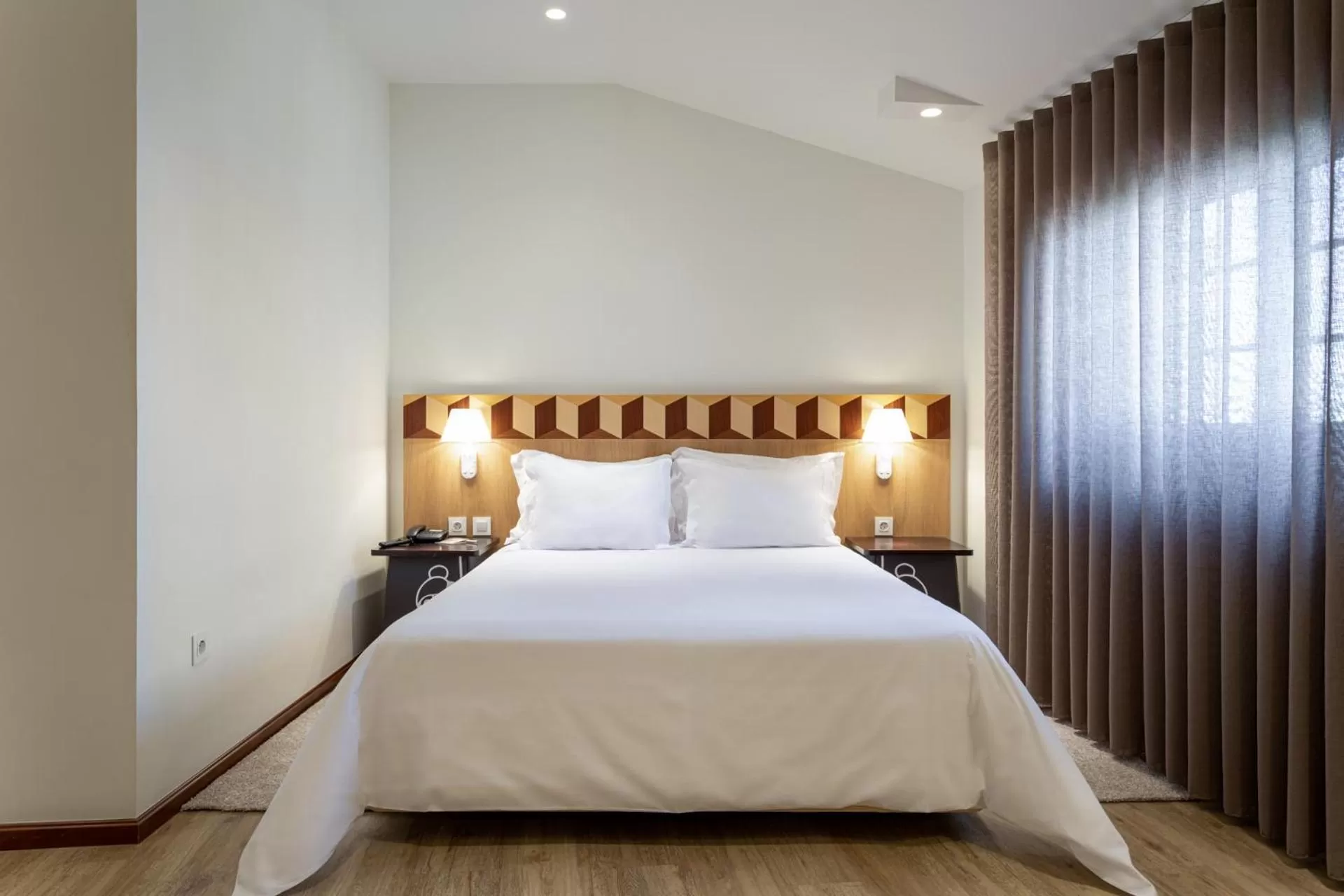 Bedroom, Bed in Hotel Aveiro Center by Alboi Group