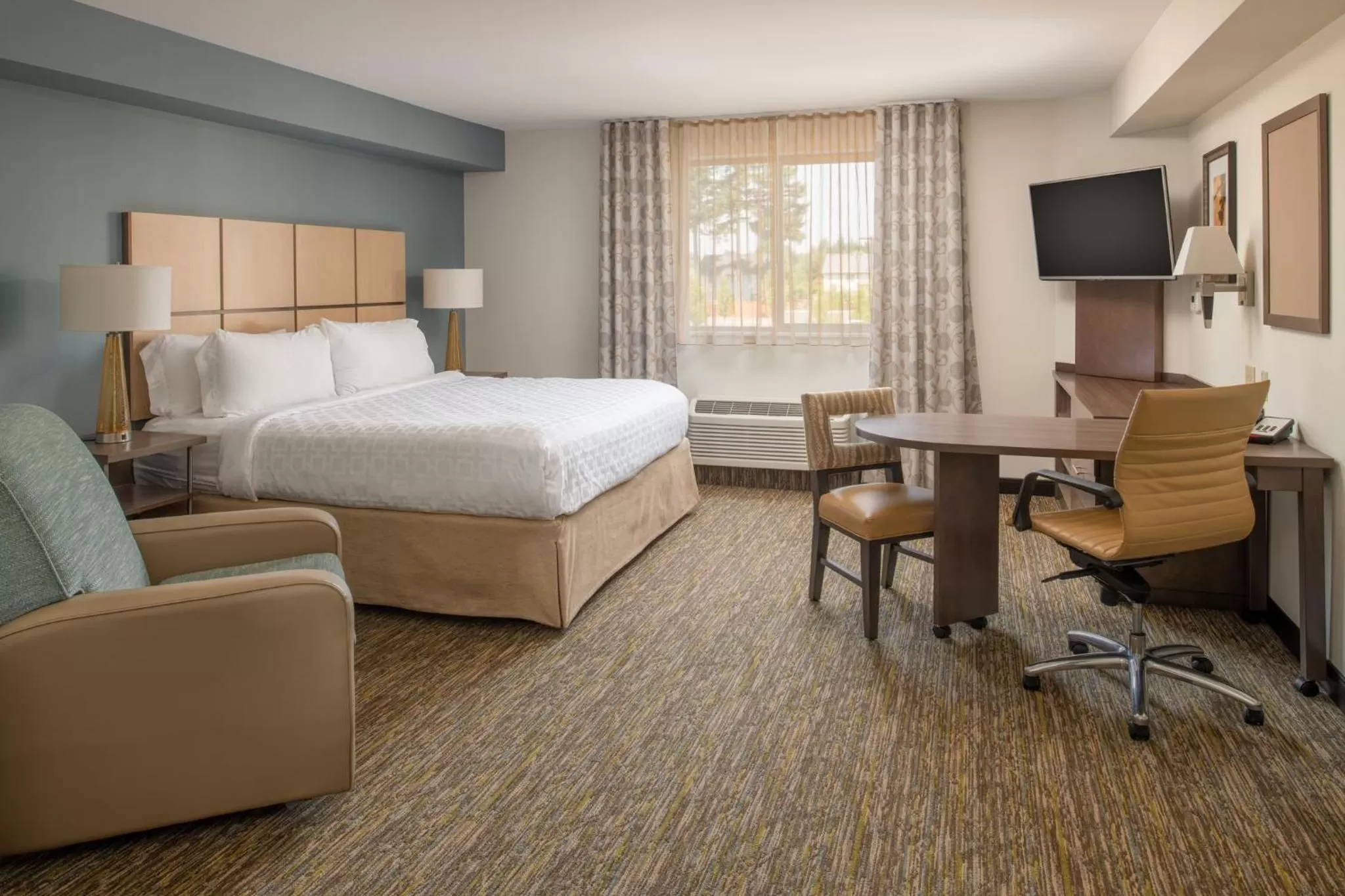 Photo of the whole room, Bed in Candlewood Suites Vancouver/Camas by IHG
