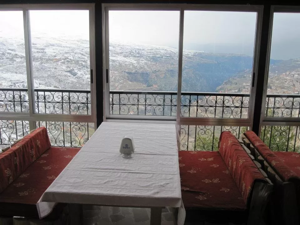 Restaurant/places to eat, Mountain View in Hotel L'Aiglon