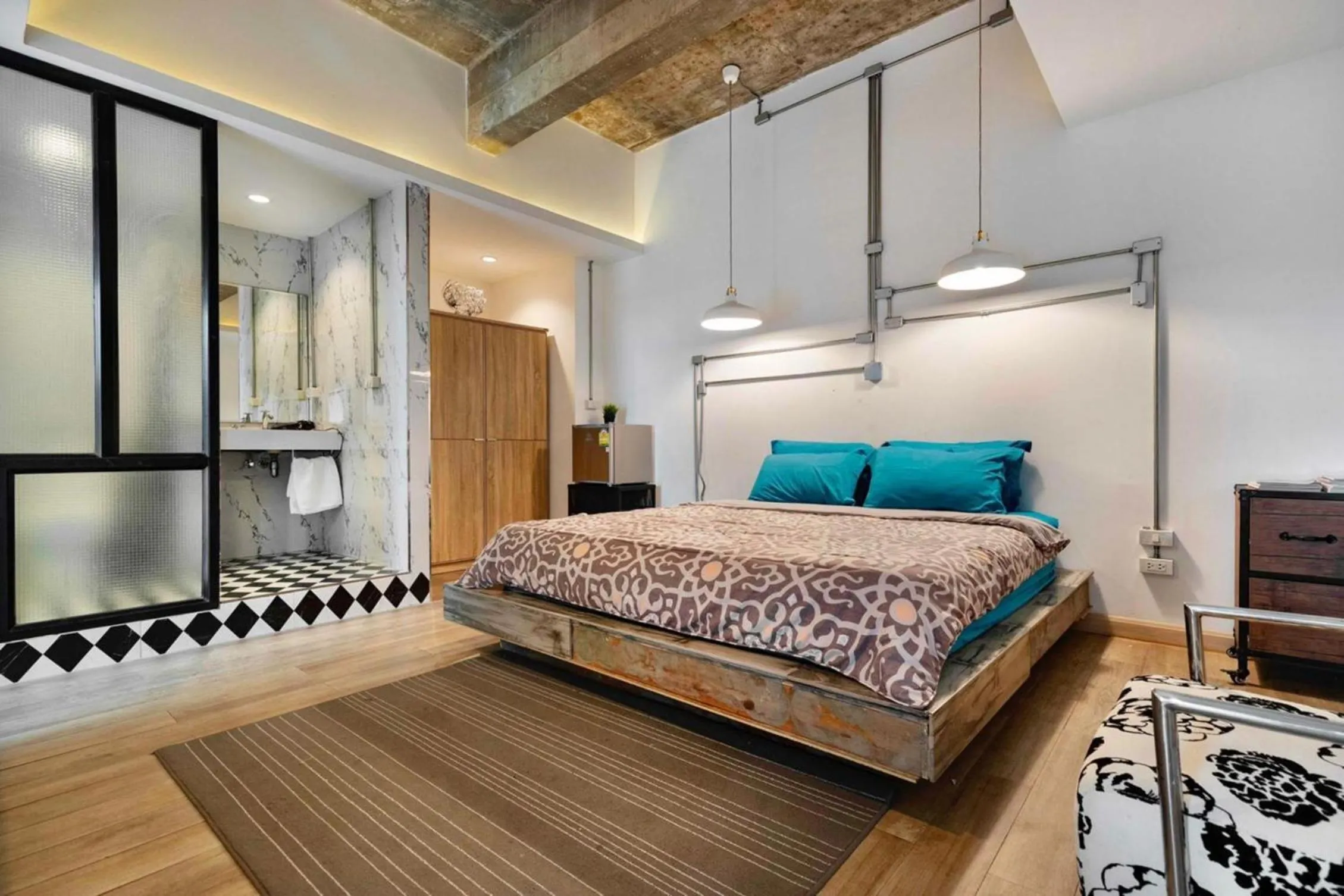 Photo of the whole room, Bed in Blu Cabin Ari Stylish Gay Poshtel