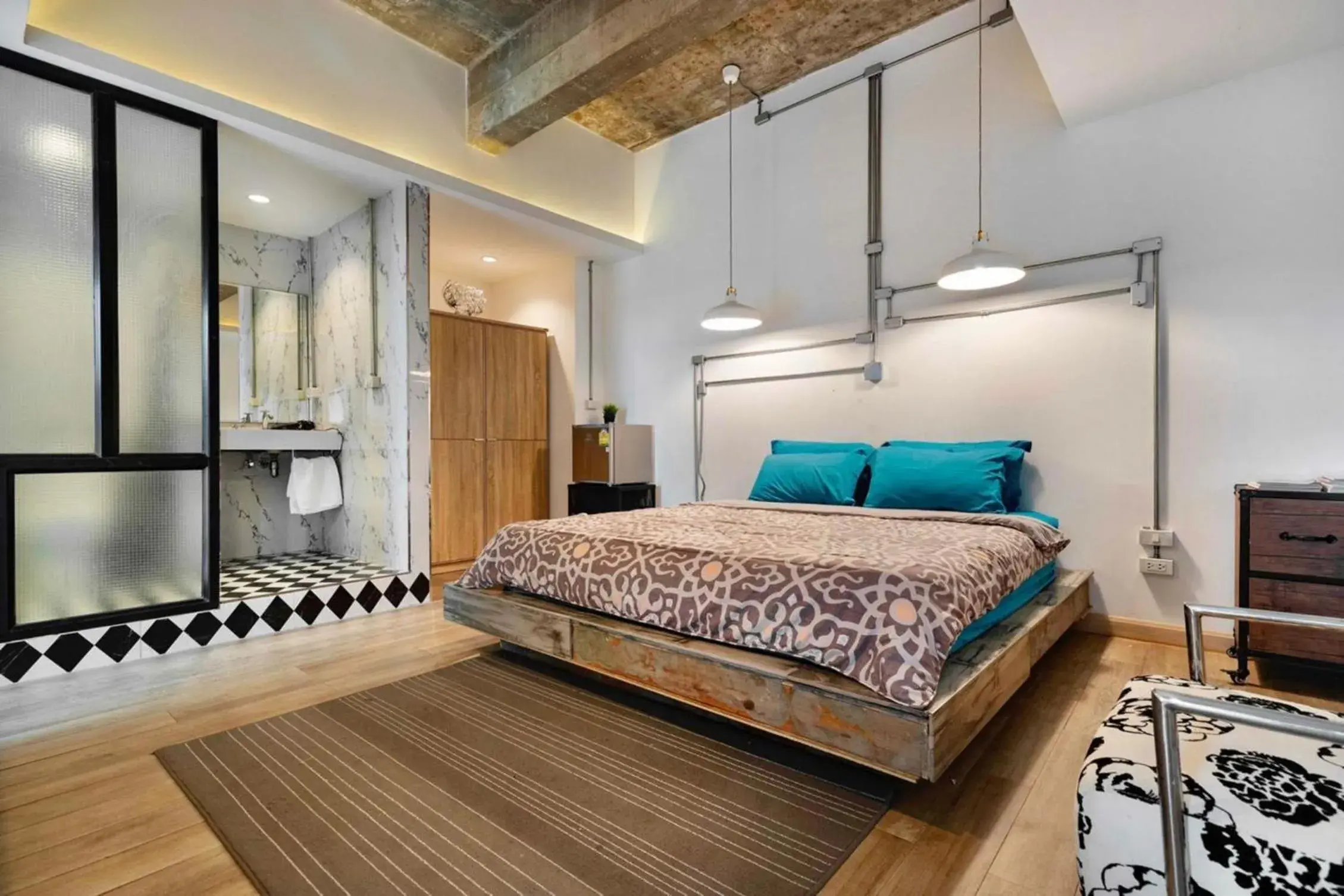 Double Room suite with Private Bathroom in Blu Cabin Ari Stylish Gay Poshtel Double Room suite with Private Bathroom in Blu Cabin Ari Stylish Gay Poshtel