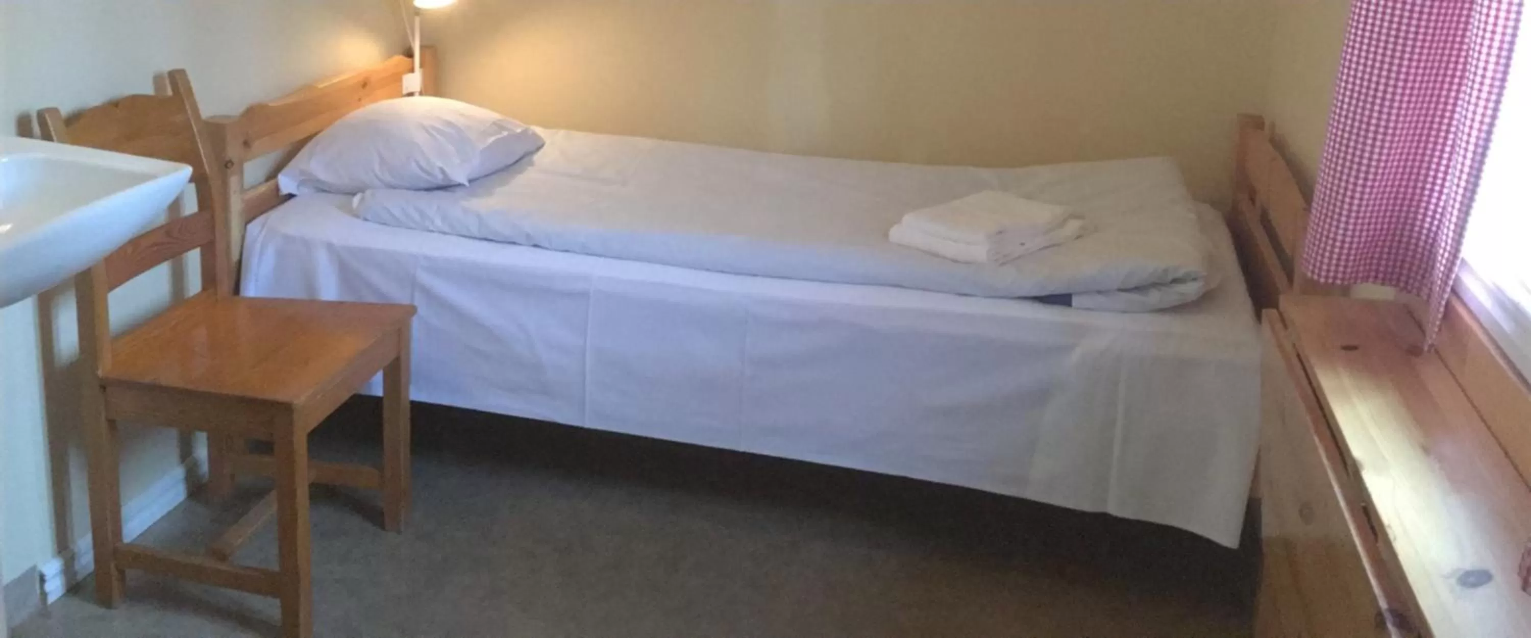 Bed in Sunne Hembygdsgård B&B