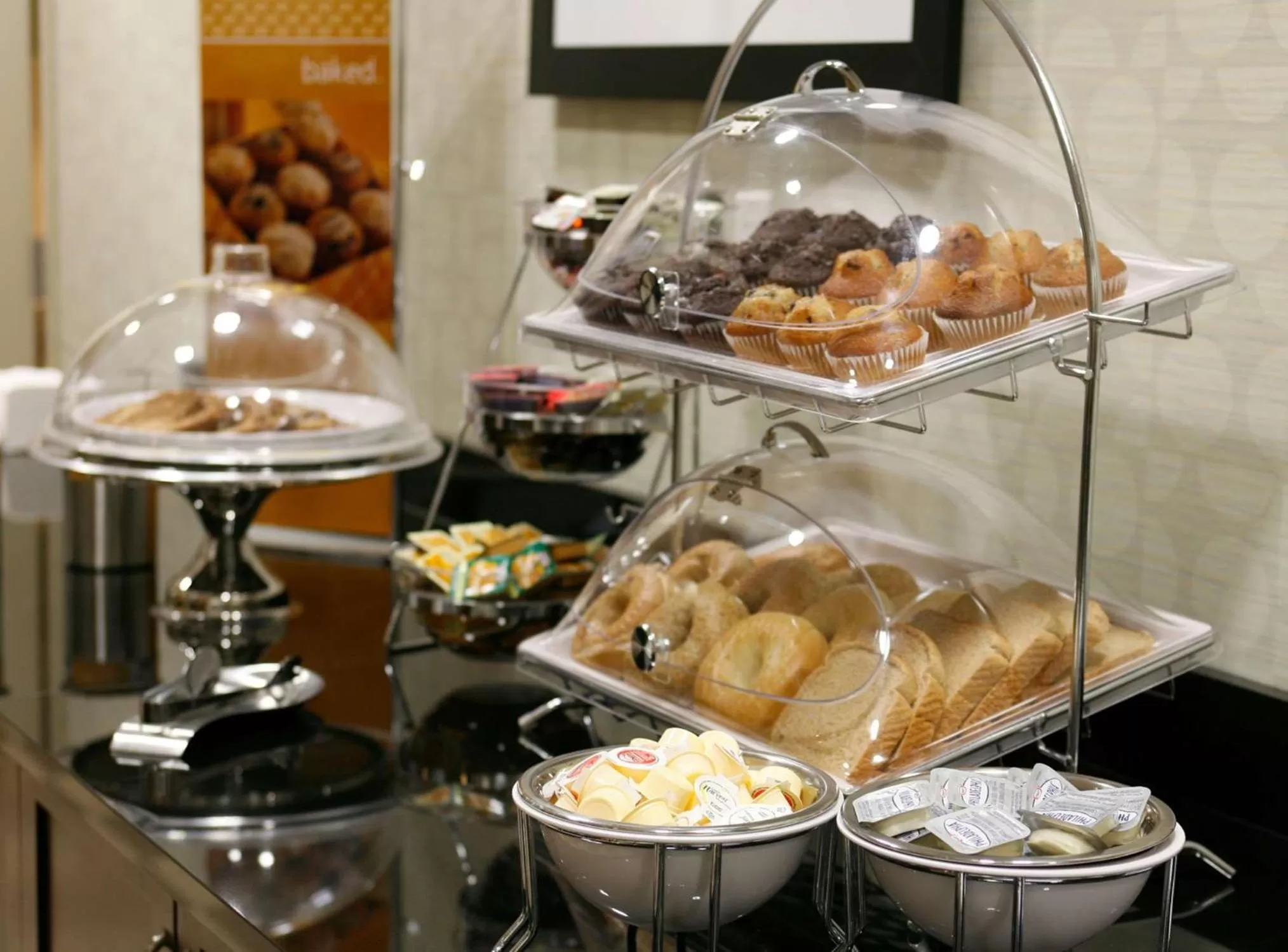 Dining area in Hampton Inn & Suites Red Deer