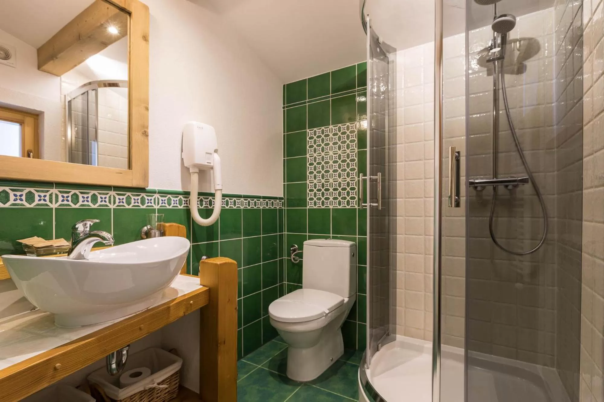 Shower, Bathroom in Bambi Cottage