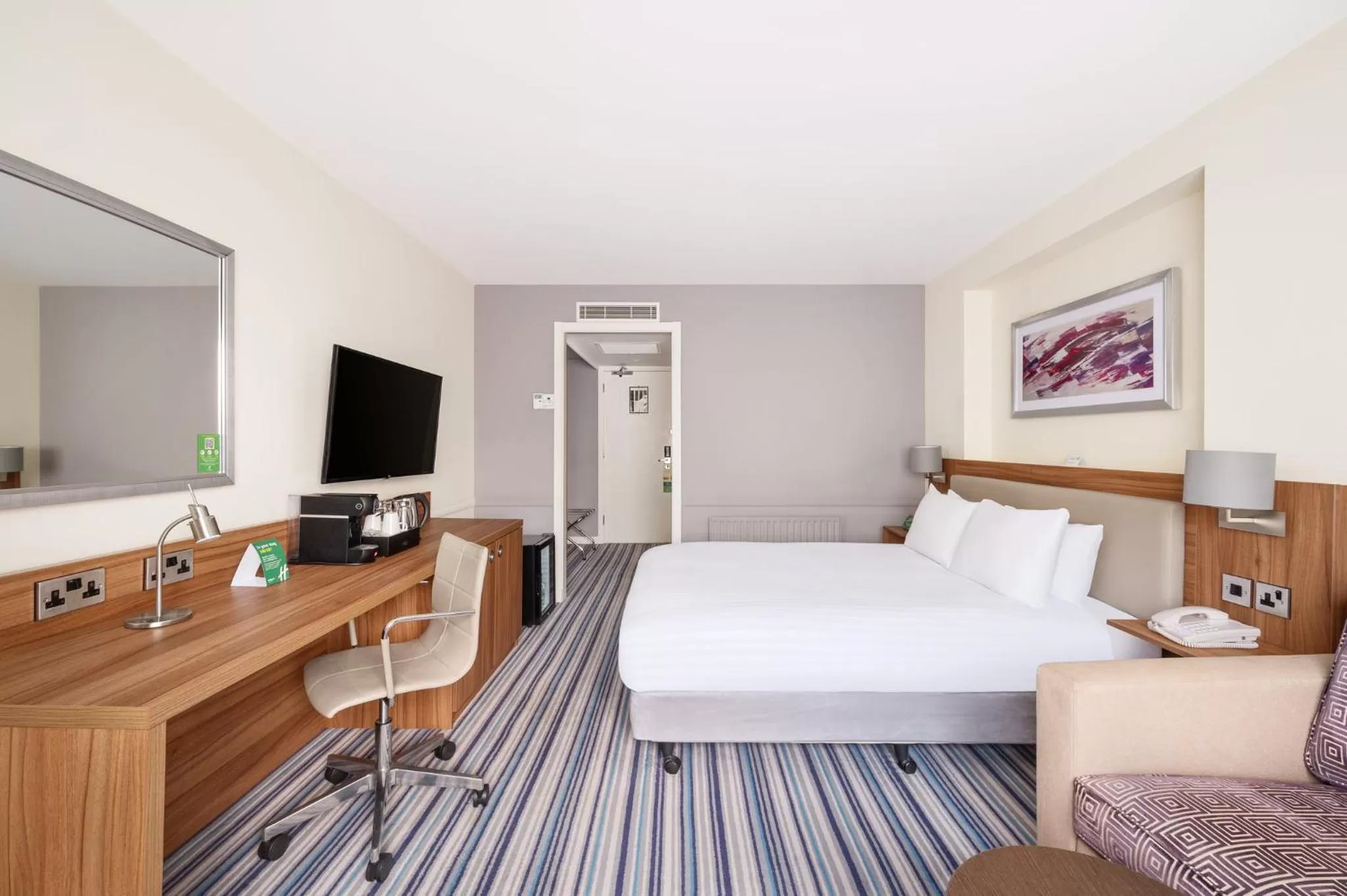 Photo of the whole room, Bed in Holiday Inn Rochester-Chatham by IHG