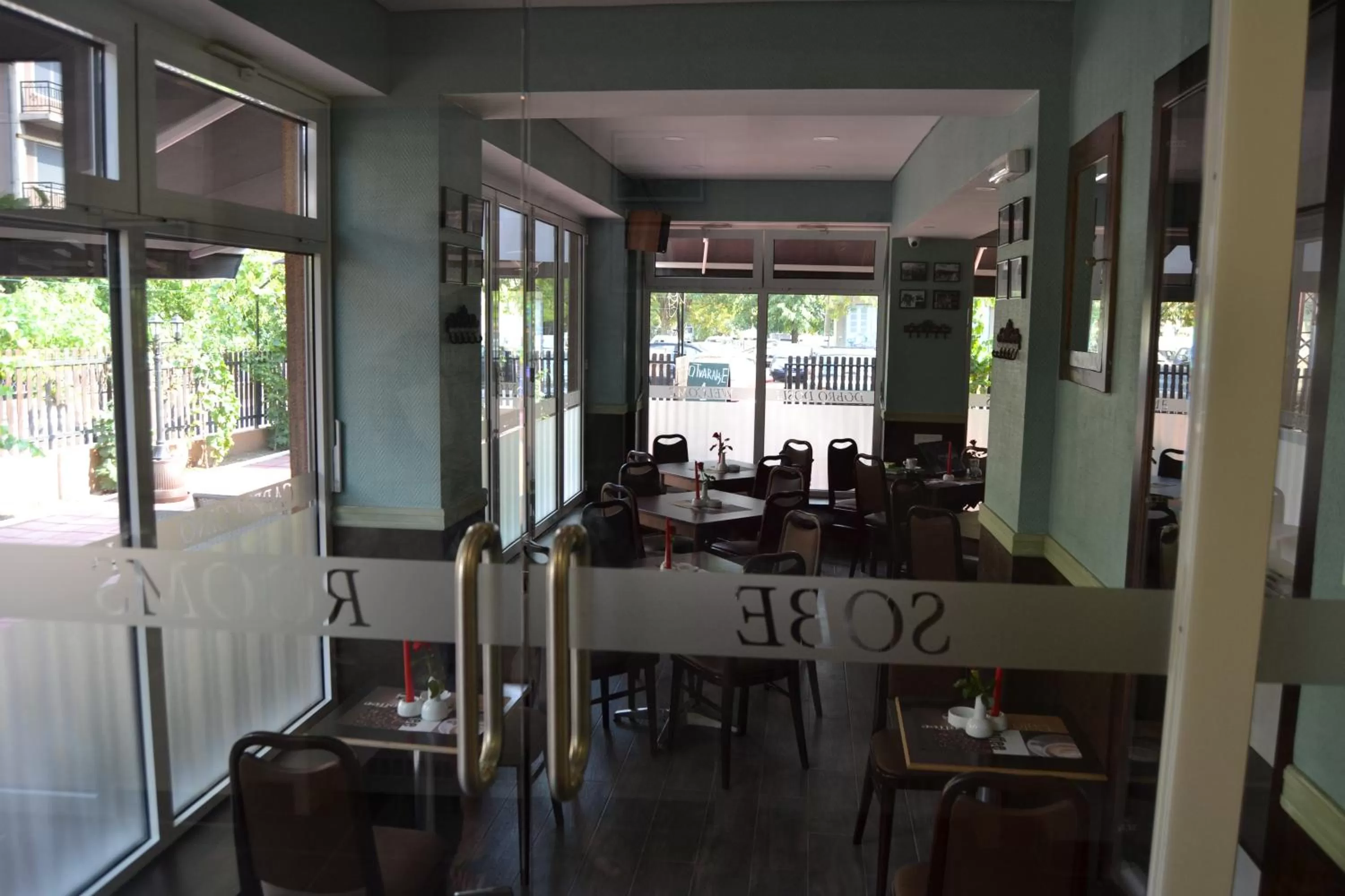 Restaurant/Places to Eat in B&B Alex