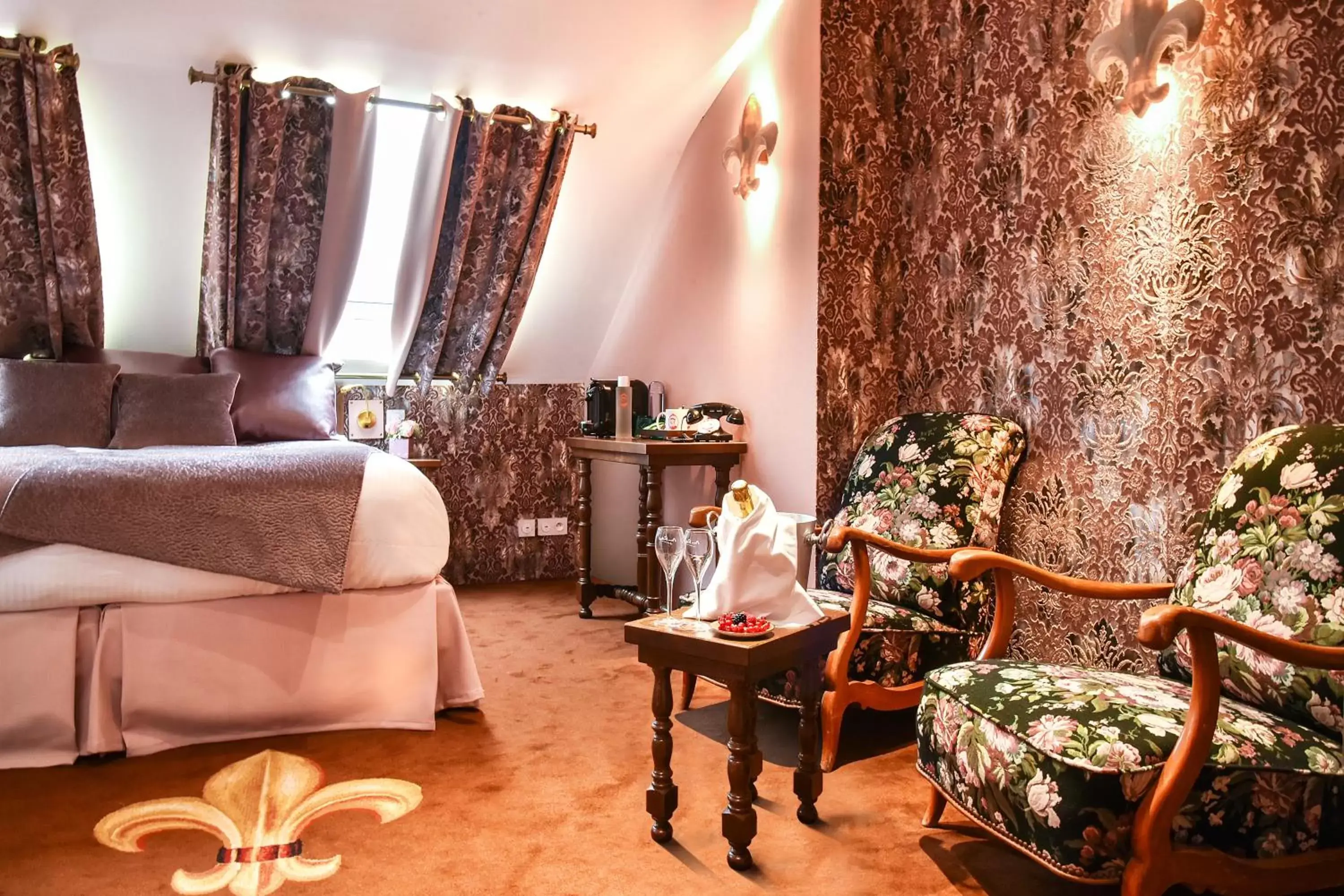 Prestige Double Room with Terrace in Le Temple De Jeanne Prestige Double Room with Terrace in Le Temple De Jeanne