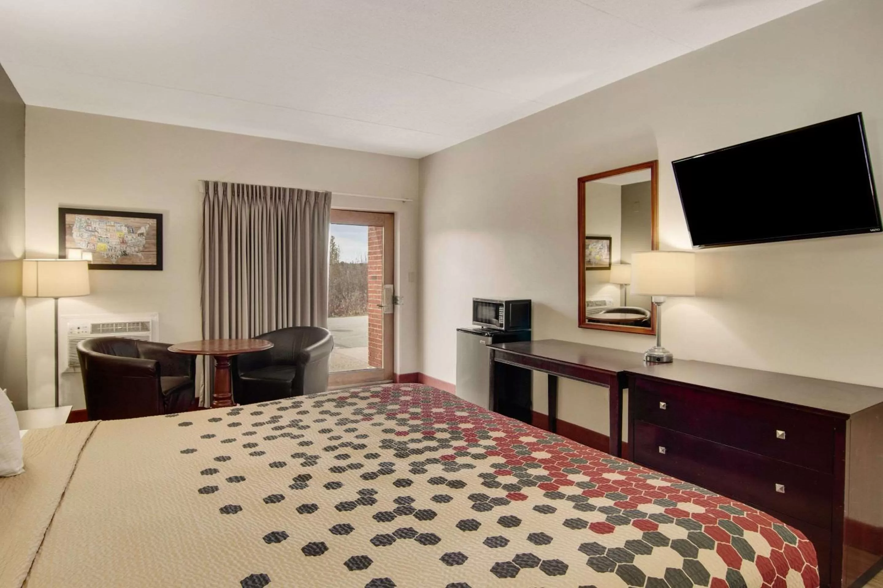 Photo of the whole room, Bed in Econo Lodge Cadillac by Choice