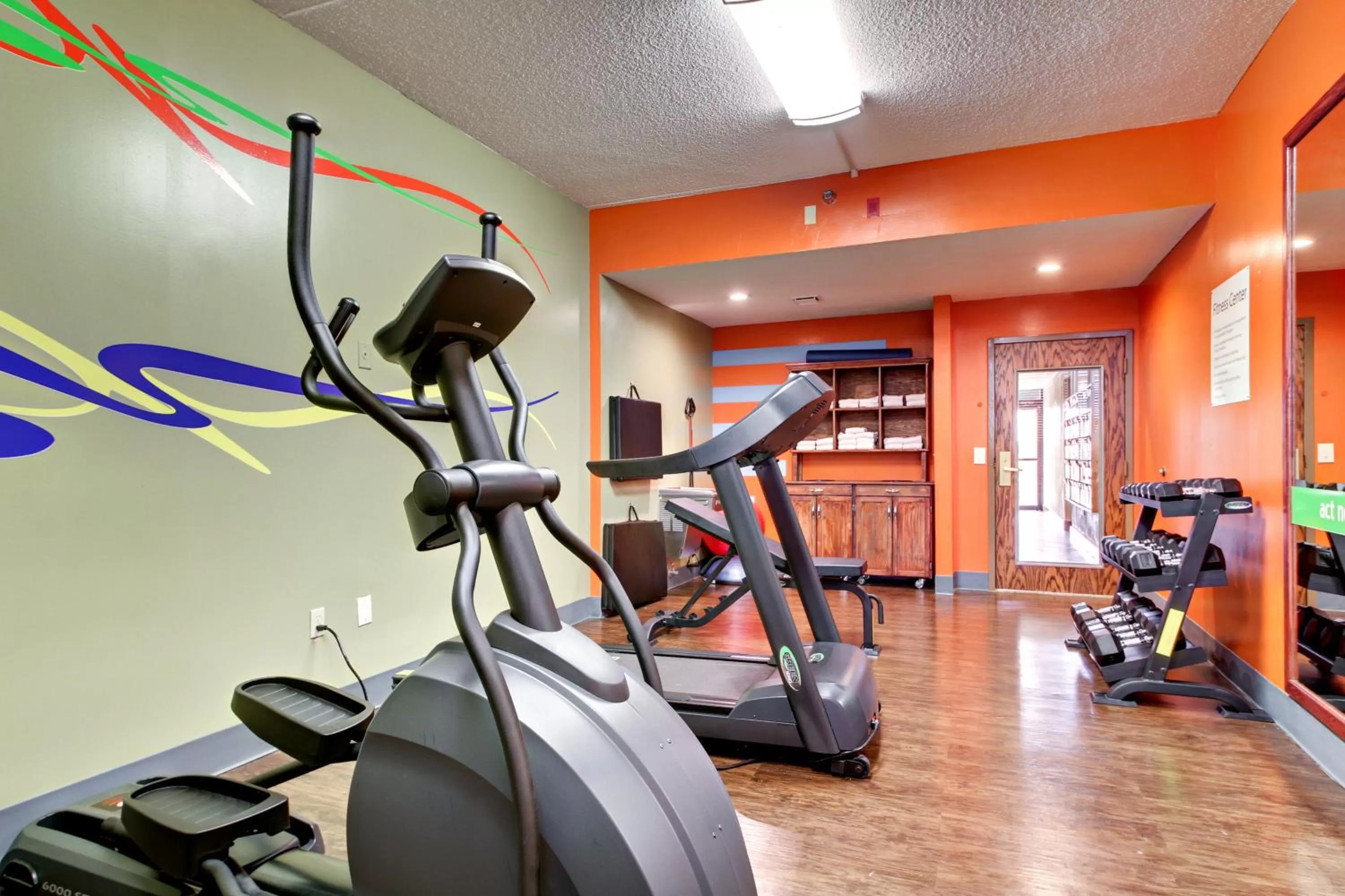 Spa and wellness centre/facilities in Holiday Inn Express Marshfield - Springfield Area by IHG