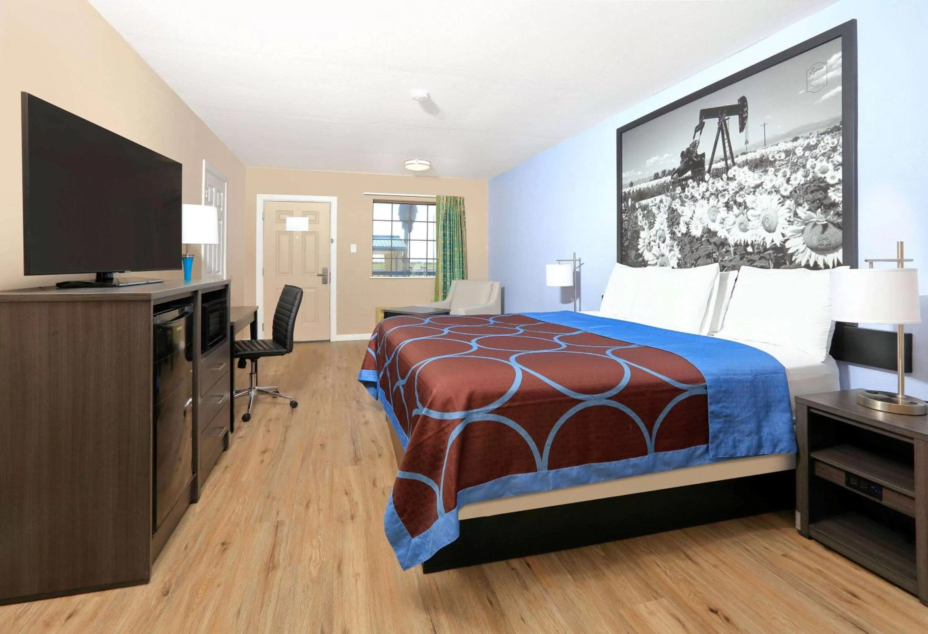 Photo of the whole room, Bed in Super 8 by Wyndham Victoria - South - Hwy 59