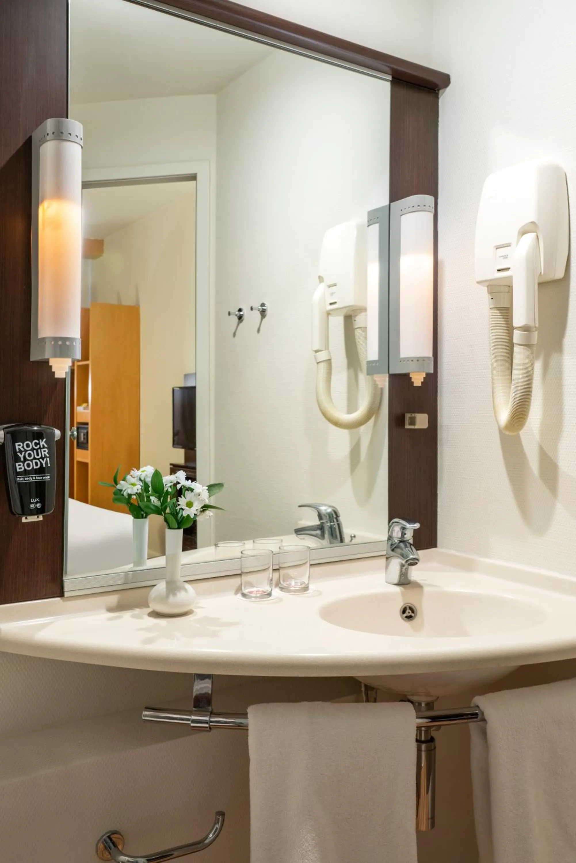 Shower in Ibis Kayseri