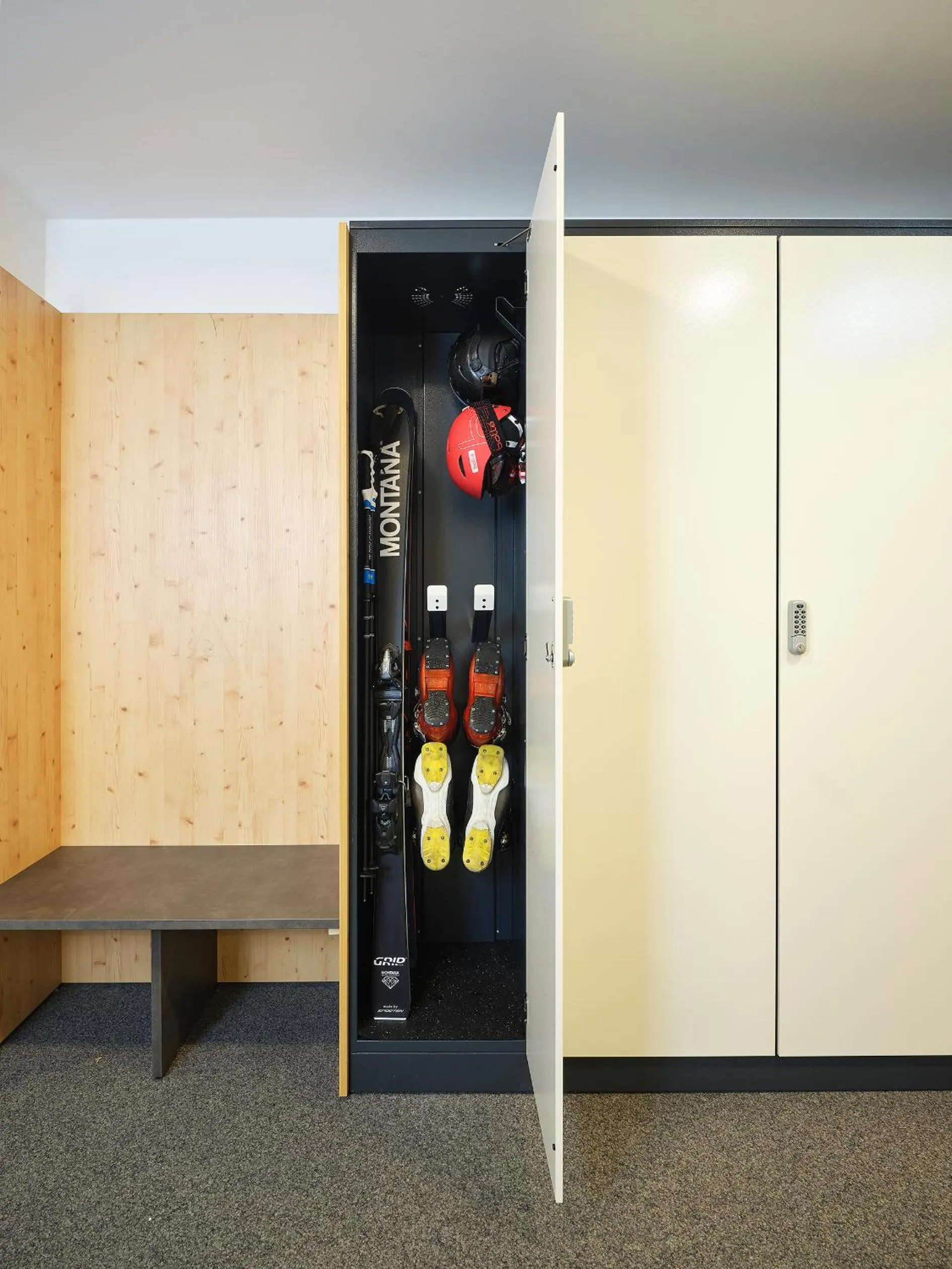 Skiing in JUFA Alpenhotel Saalbach