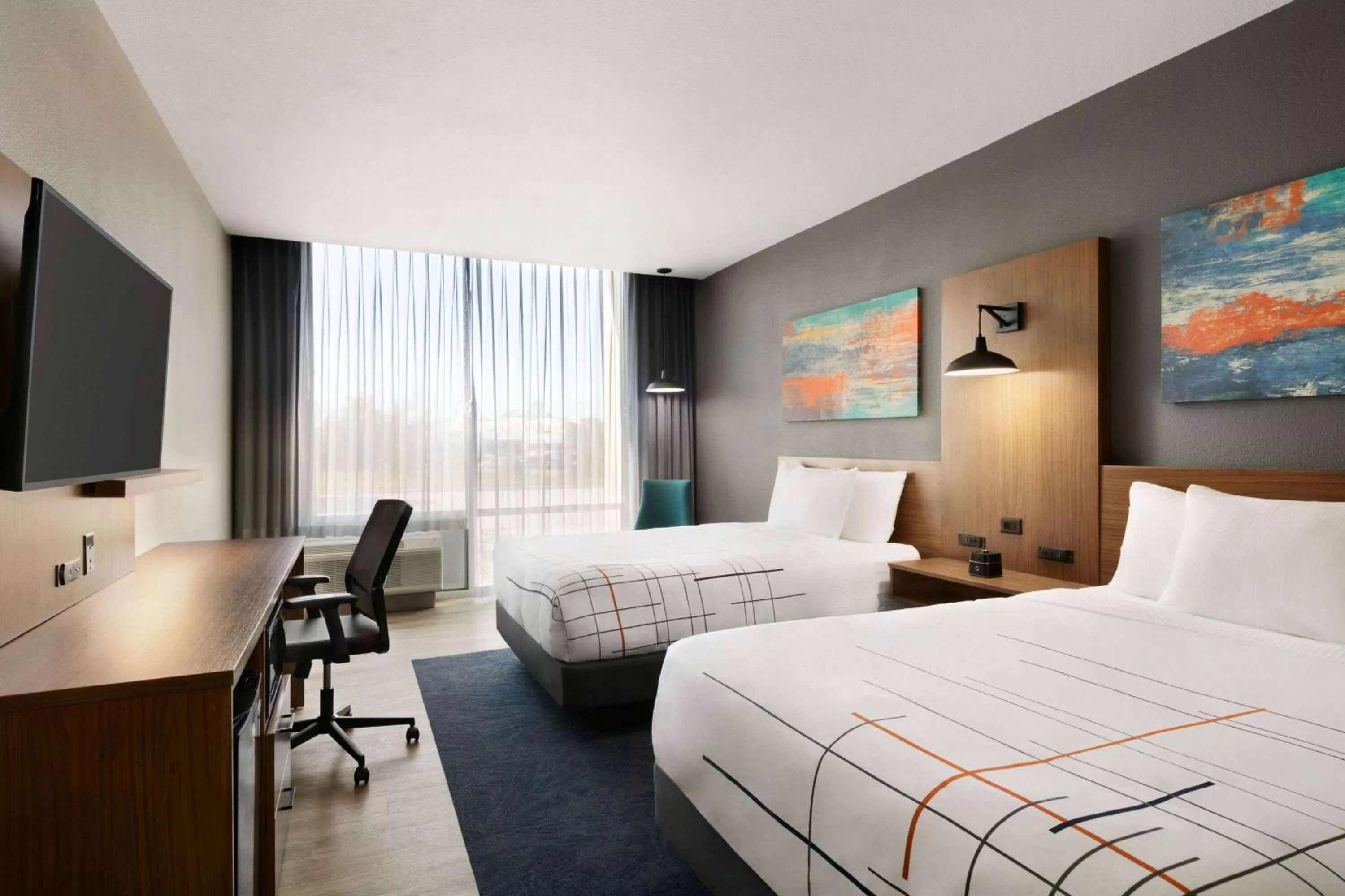 Photo of the whole room, Bed in La Quinta Inn & Suites by Wyndham College Station North