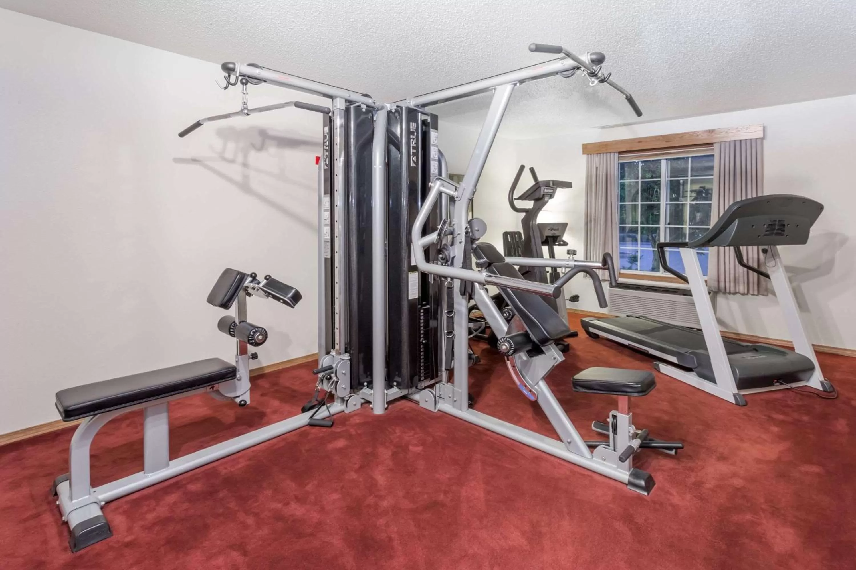Fitness centre/facilities in Baymont by Wyndham Mequon Milwaukee Area