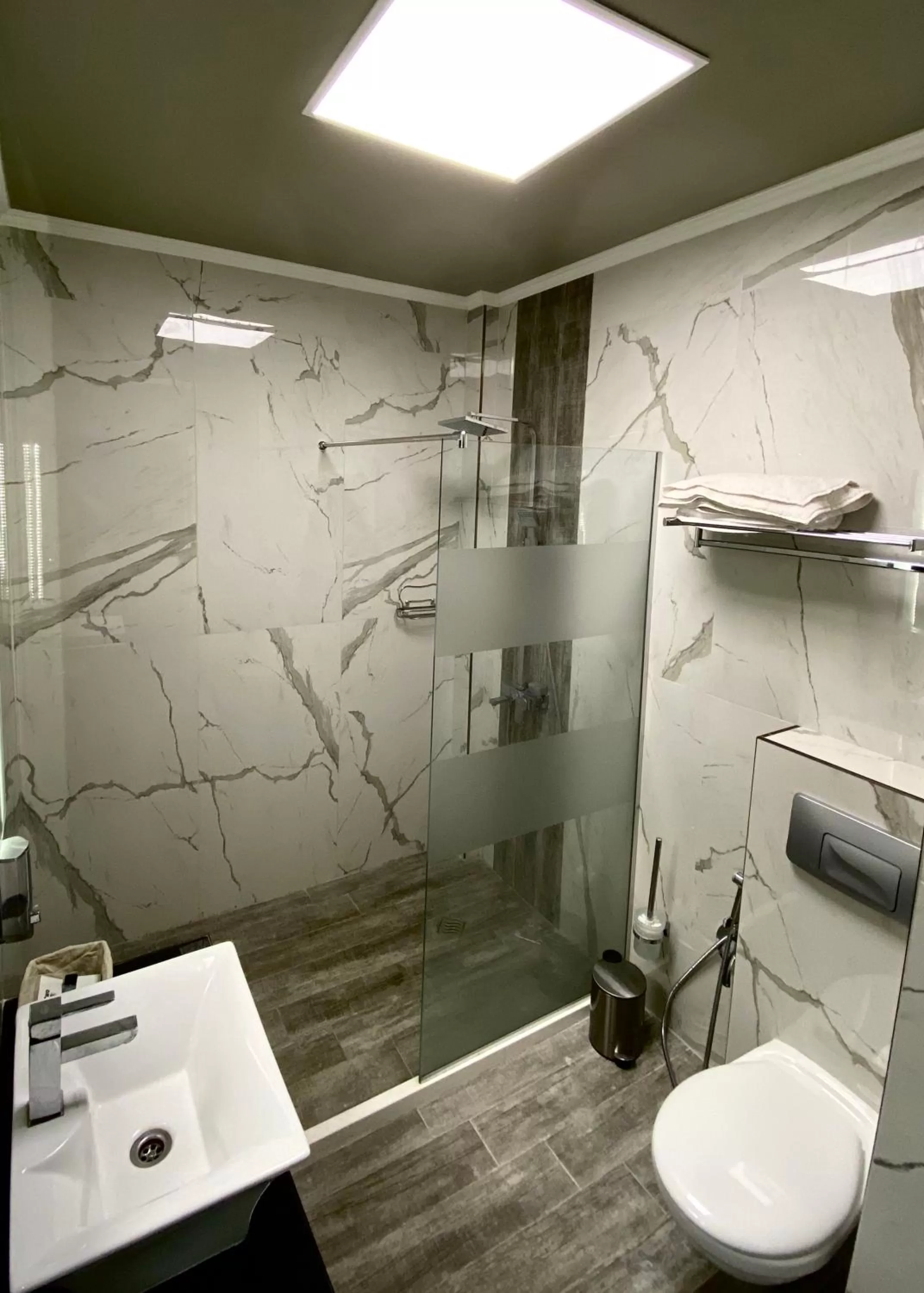 Shower in Luxury Apartments Ivon