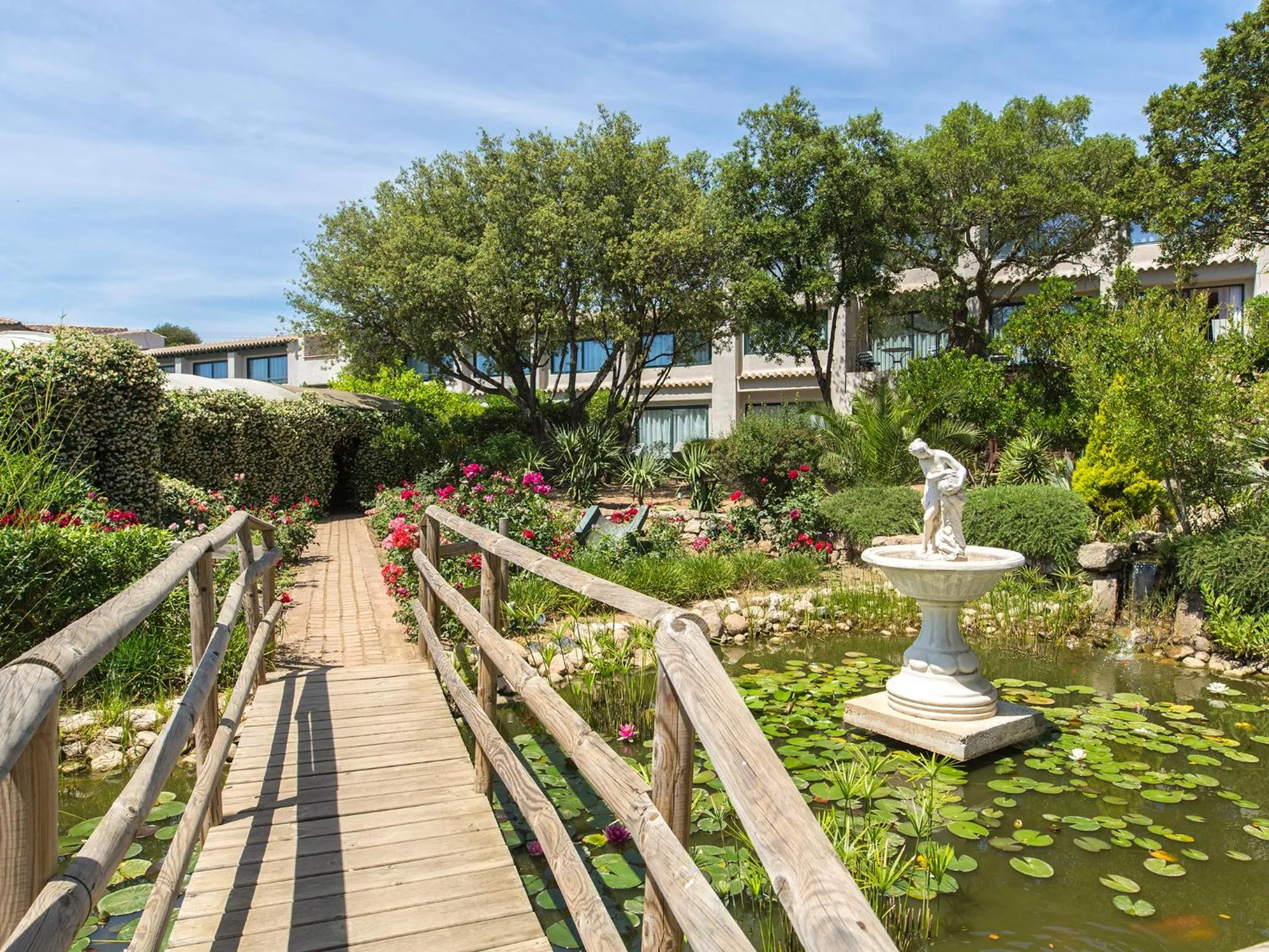 Garden in Hôtel Le Roi Théodore & Spa