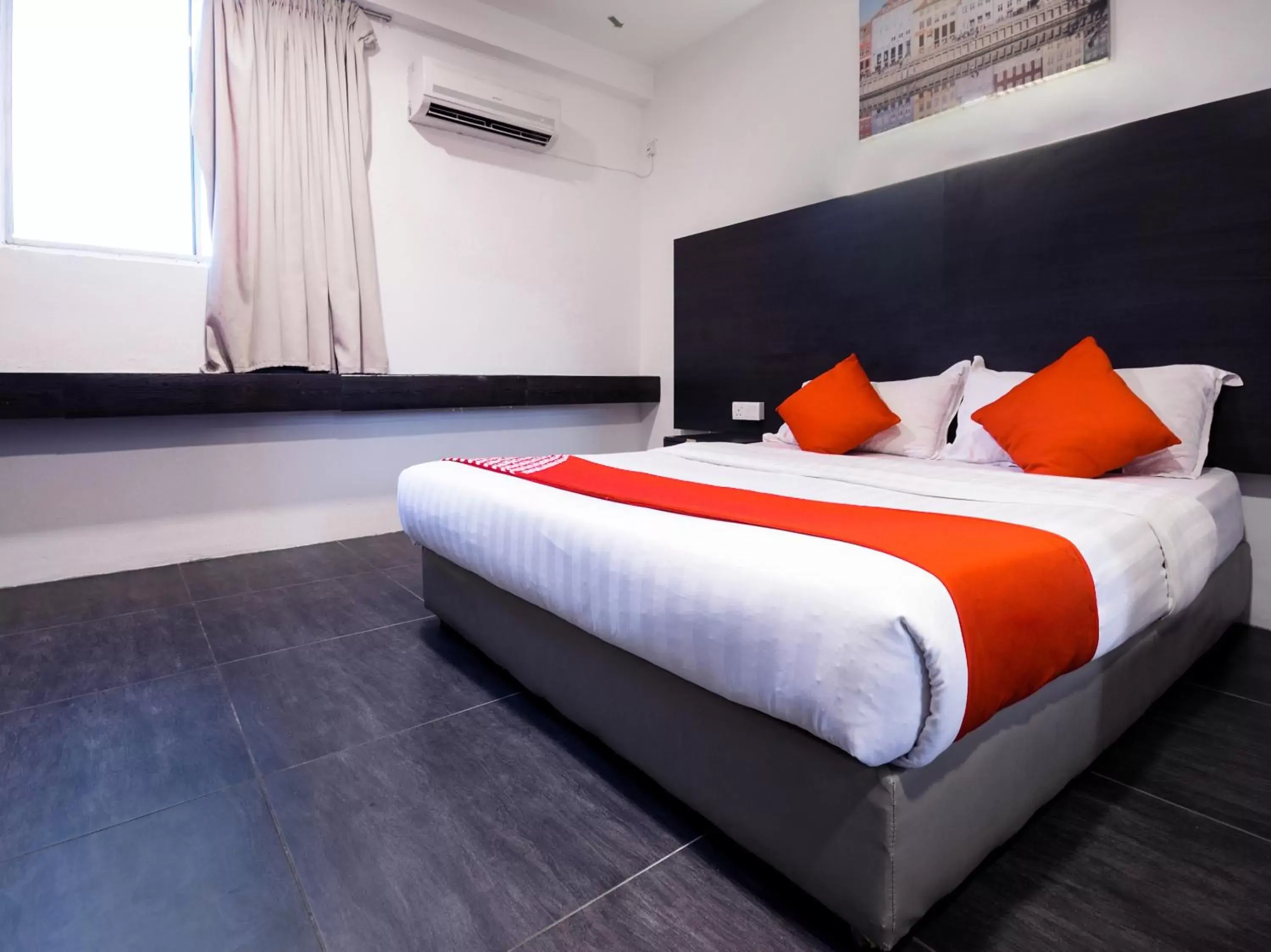 Standard Queen Room in OYO 818 Hotel 11 Standard Queen Room in OYO 818 Hotel 11