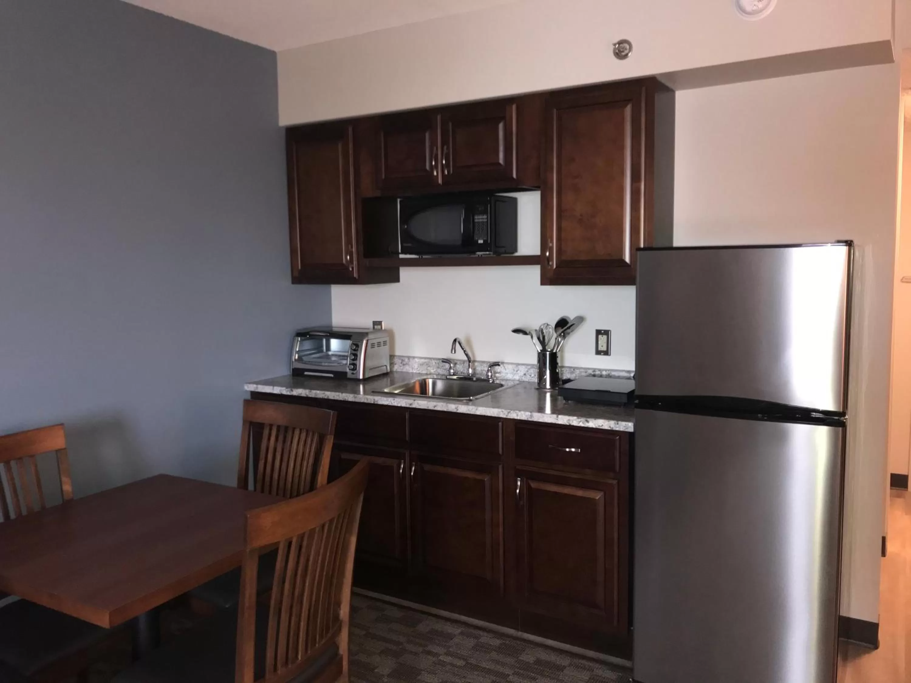 Kitchen or kitchenette in Travelodge by Wyndham Sydney