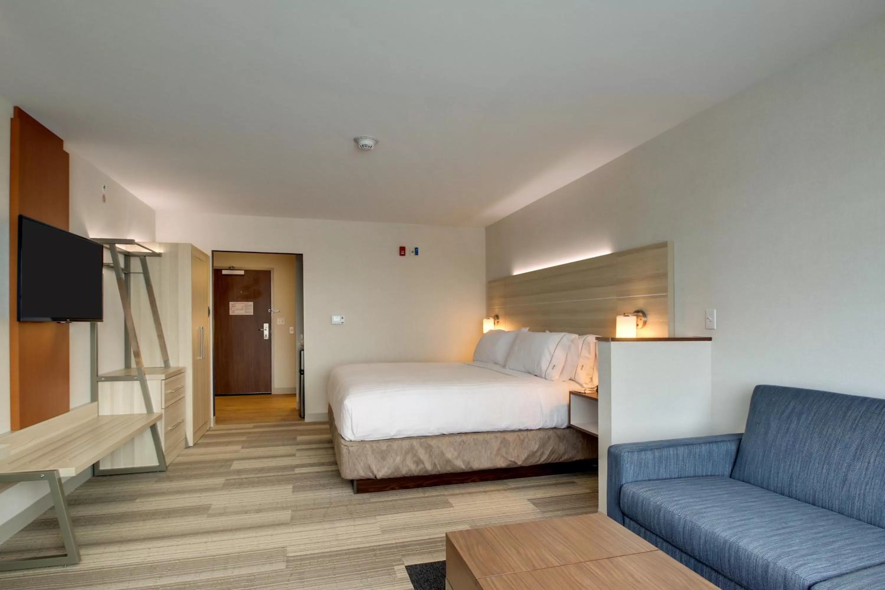 Holiday Inn Express & Suites Galesburg by IHG