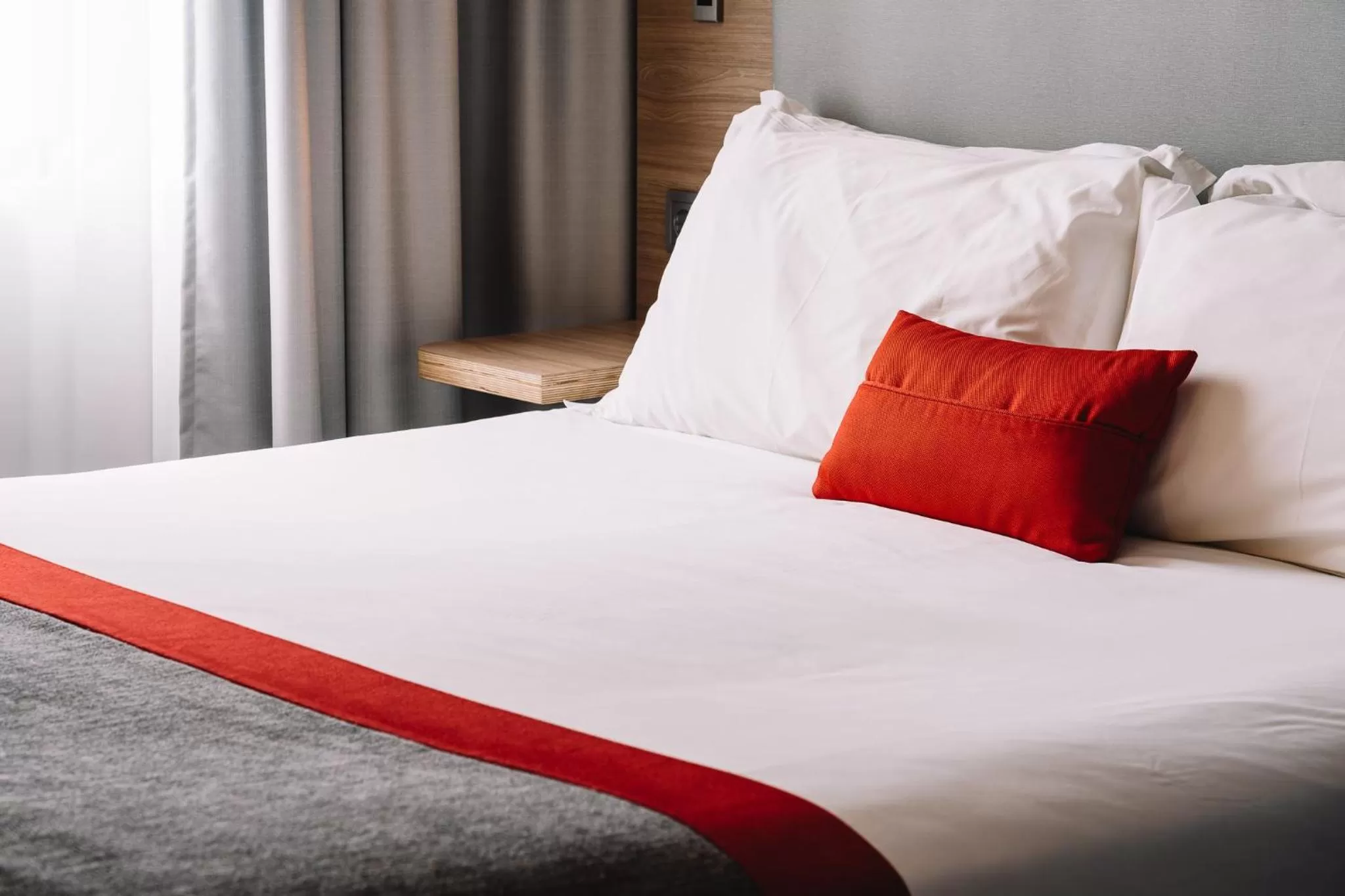 Photo of the whole room, Bed in Holiday Inn Express Porto City Centre by IHG