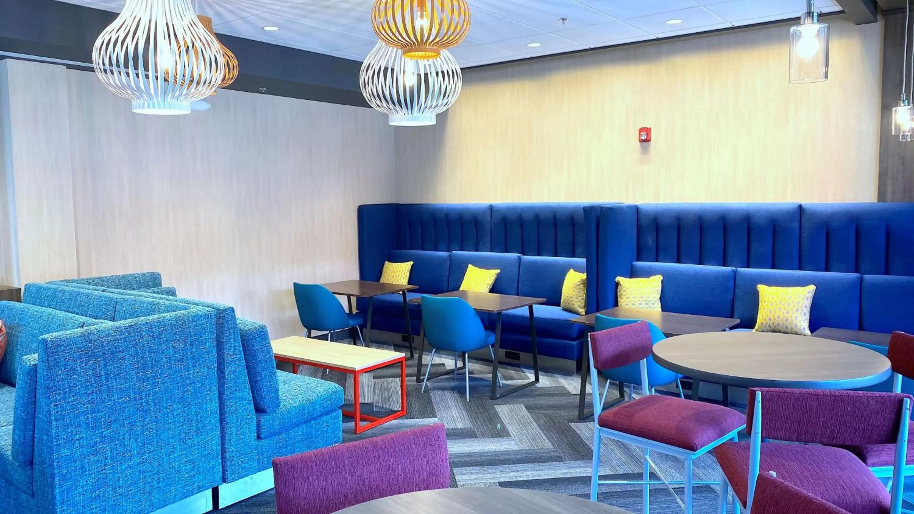 Lobby or reception in Tru By Hilton Baltimore Harbor East