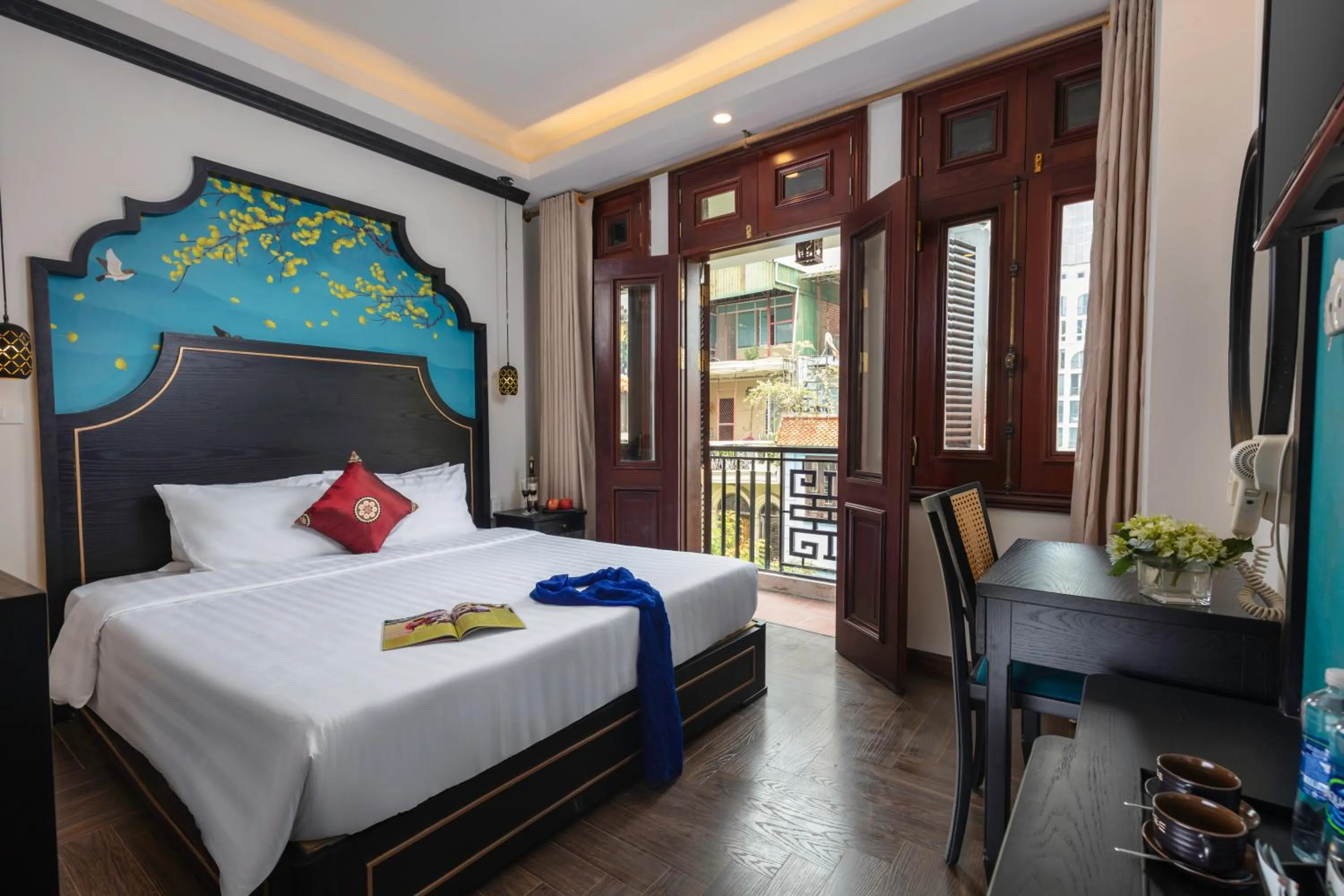 Photo of the whole room, Bed in Queen Light Hotel - Ha Noi Old Quater