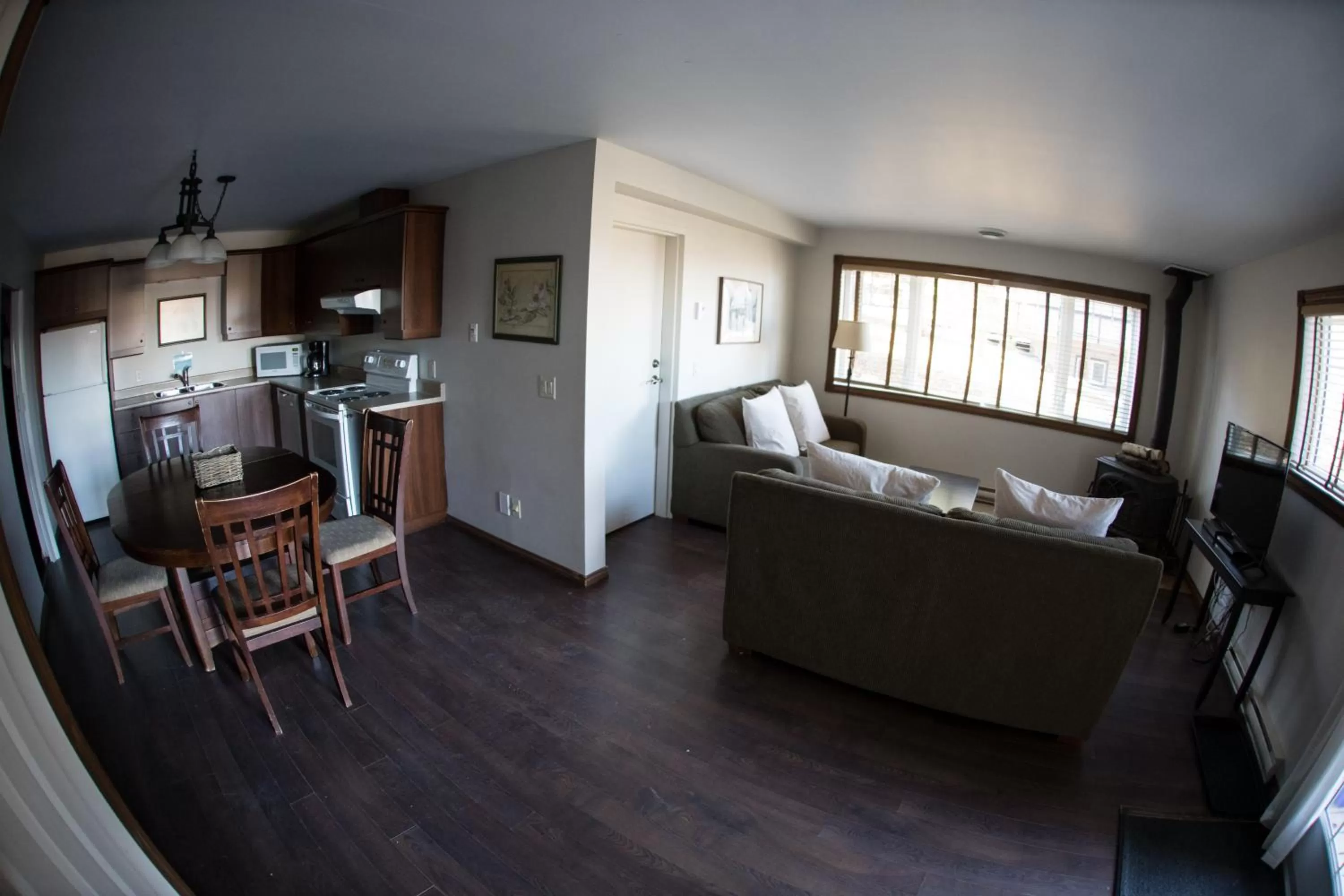 Dining Area in Le Montagnard, Auberge Hôtel & Chalets