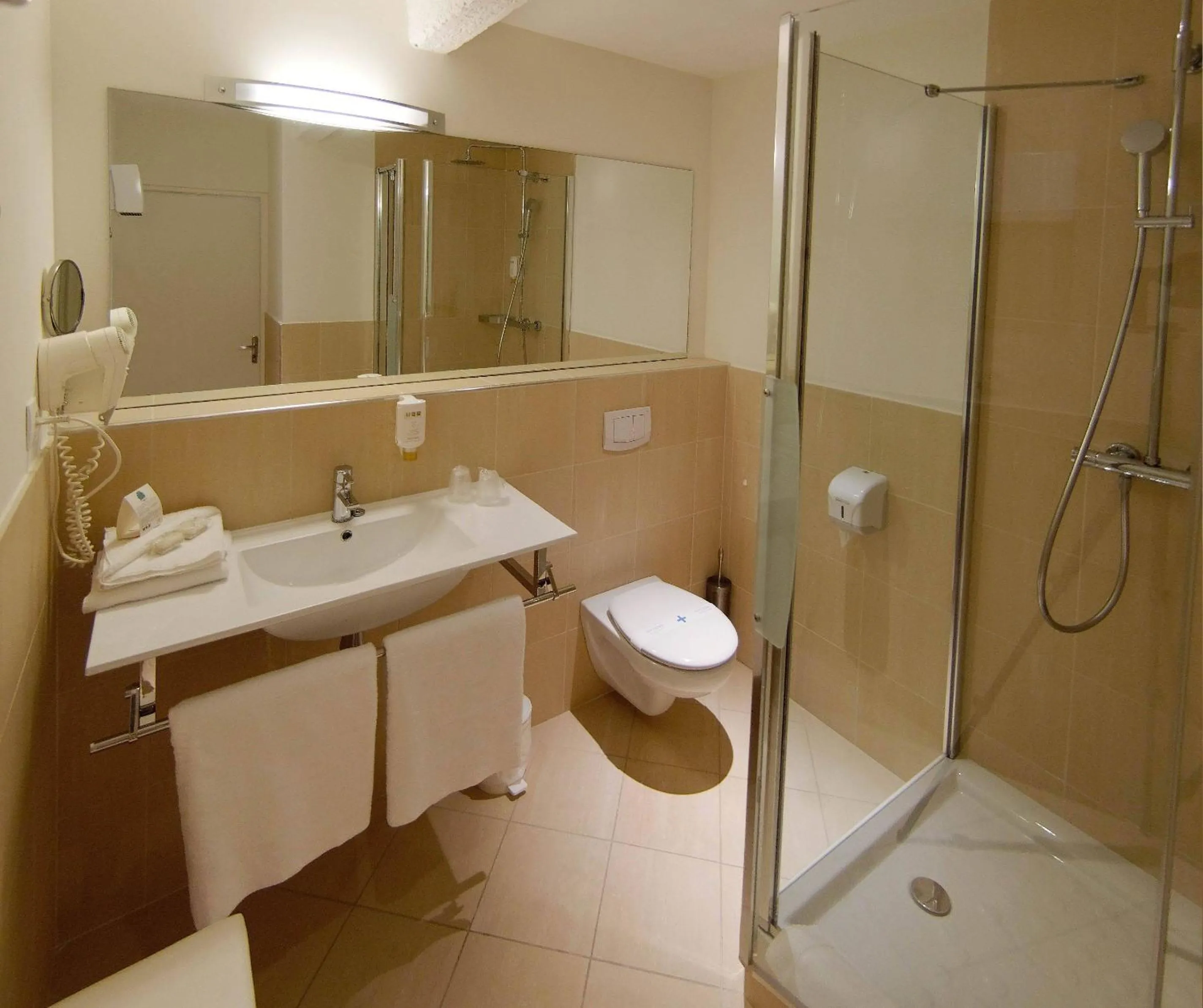 Shower in Le Clocher de Rodez Centre Gare