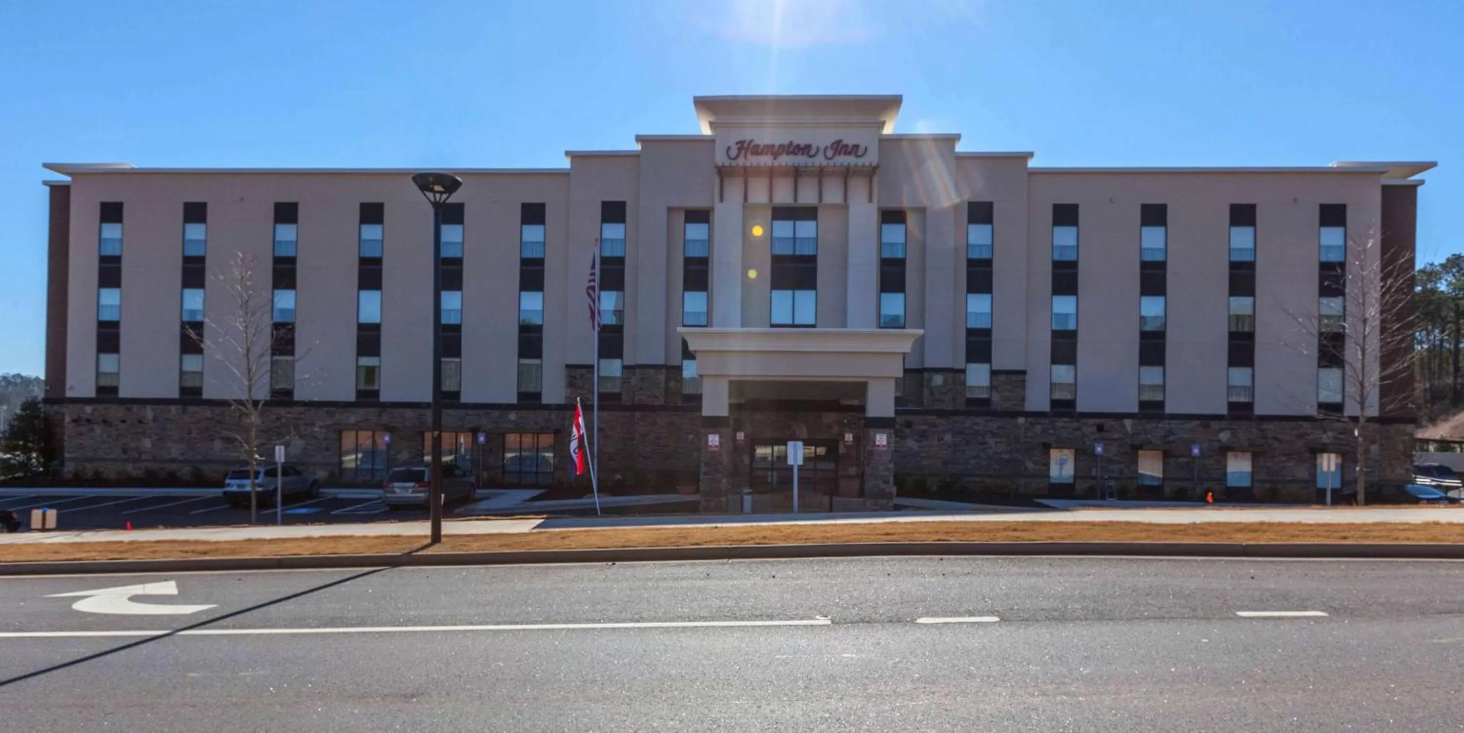Property building in Hampton Inn Emerson - Lakepoint, Ga