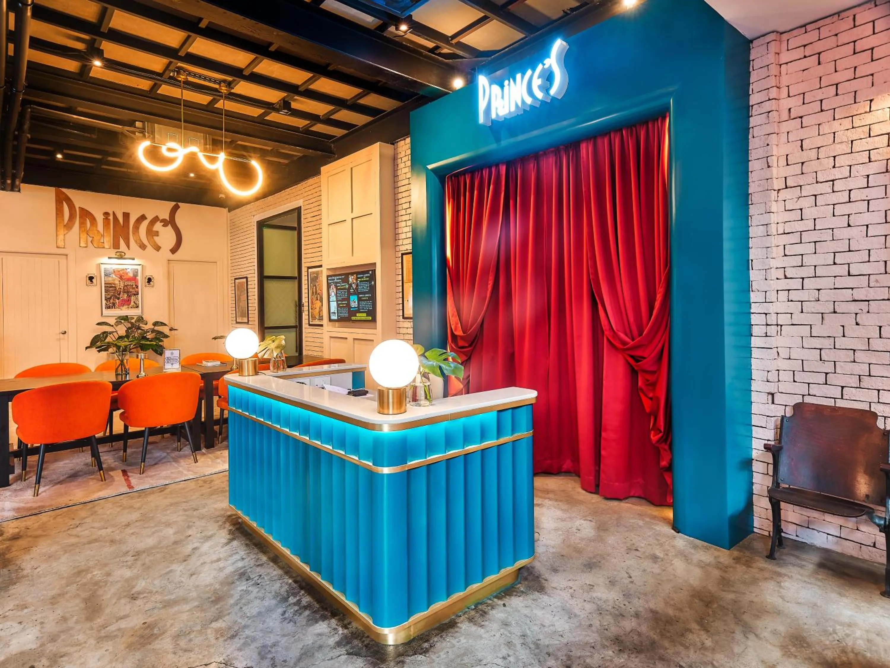 Lobby or reception in Prince Theatre Heritage Stay Hostel - Silom