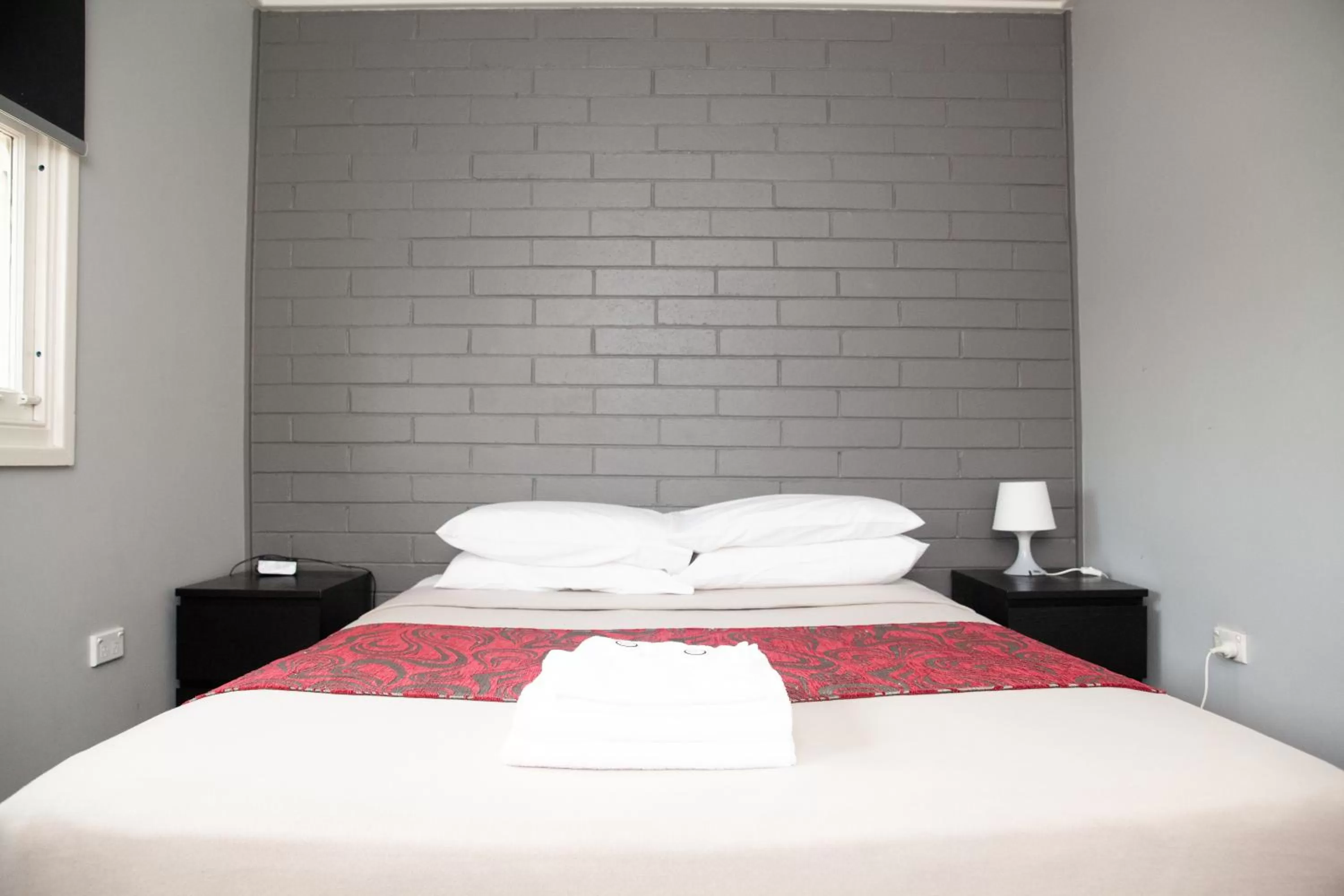 Bed in Royal Hotel Singleton