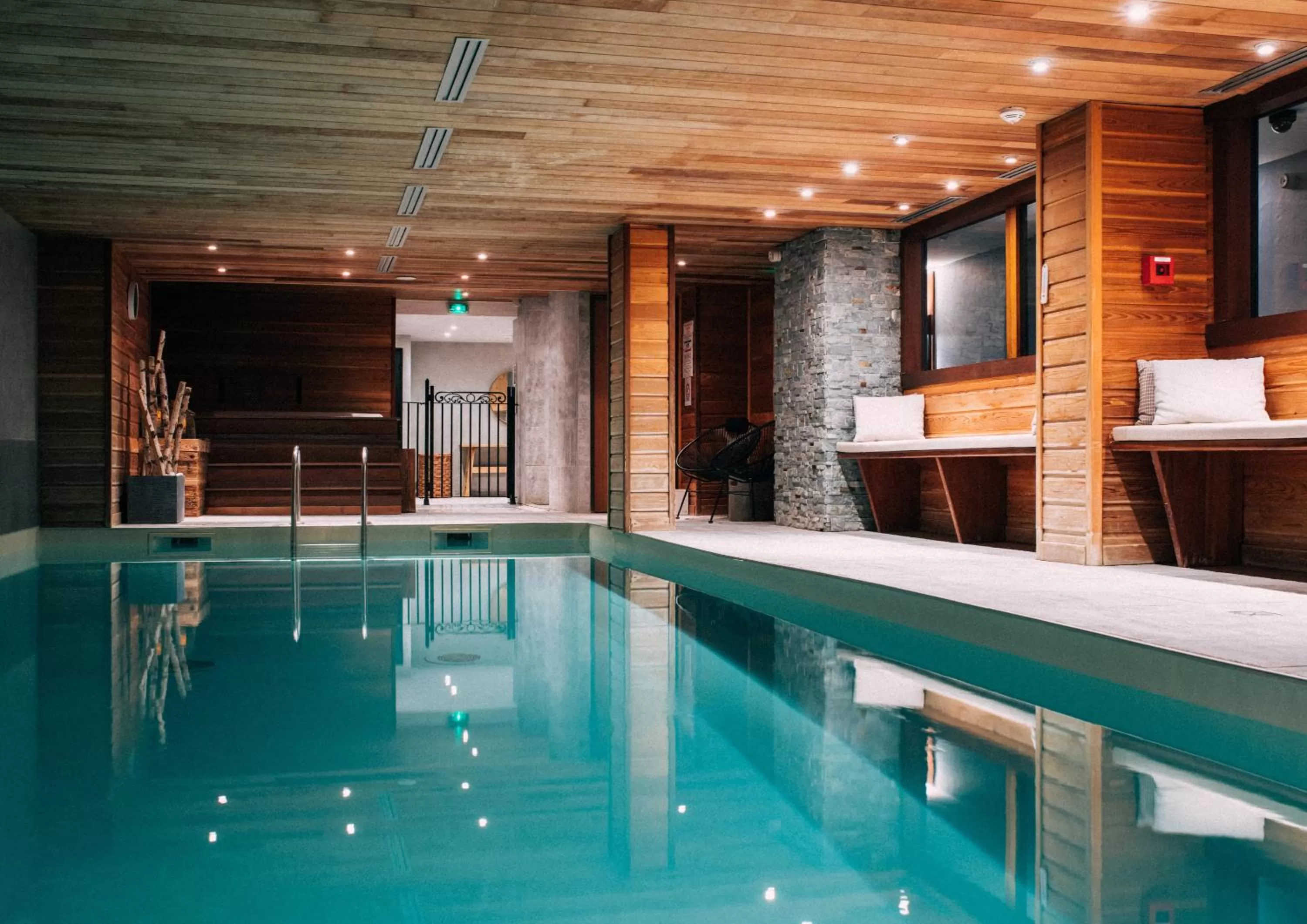 Swimming pool in Hôtel L'Arboisie