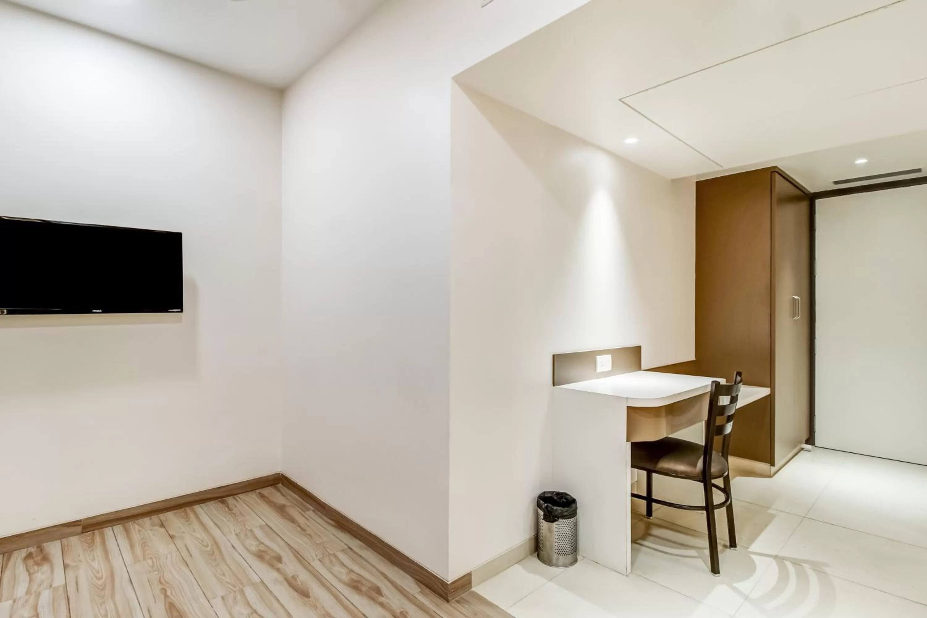 TV and multimedia, TV/Entertainment Center in Grand Mookambika