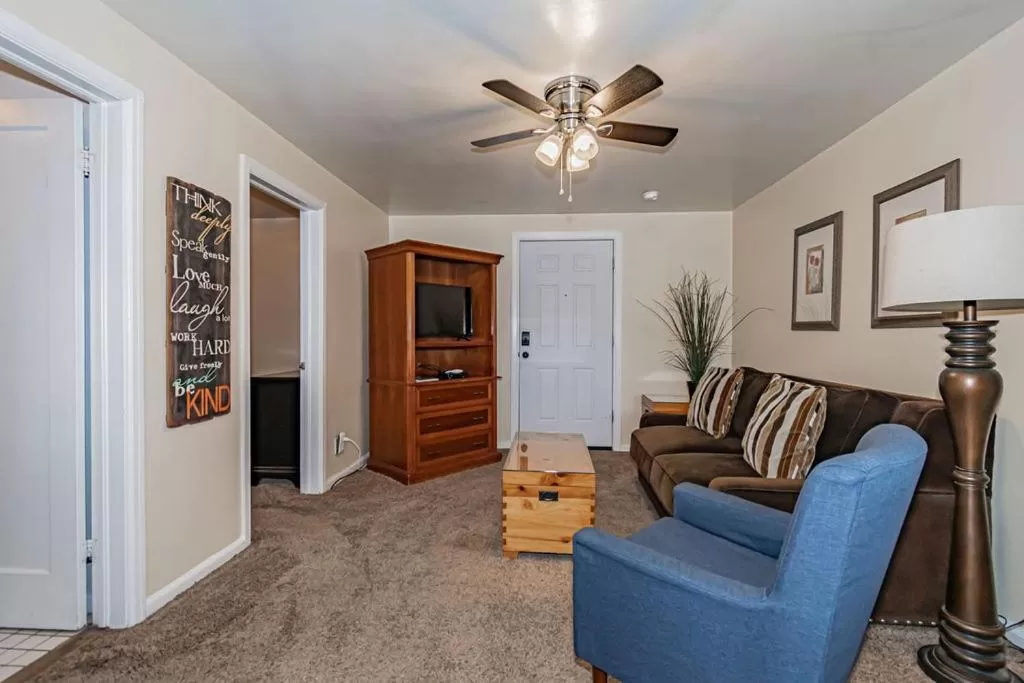 Living room, Seating Area in Suites of Lava Hot Springs