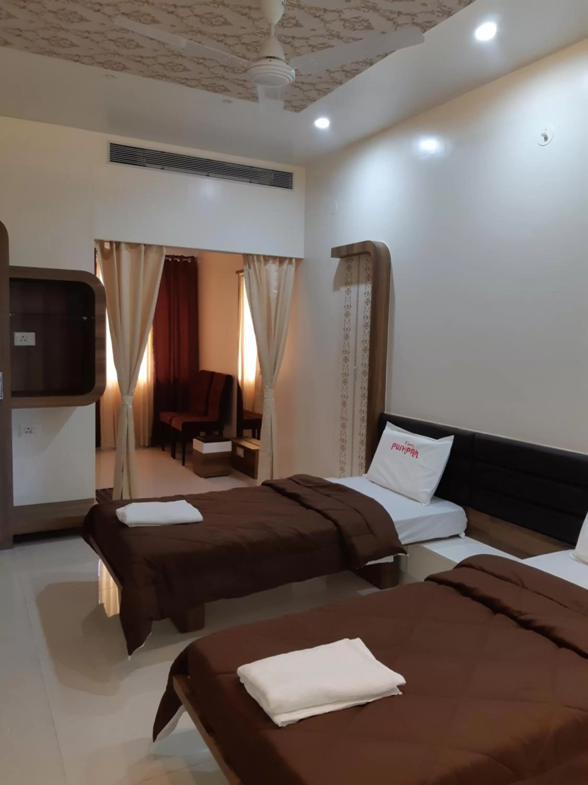 Bed in Hotel Pushpak