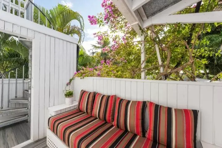 Room 4: Superior King Room with kitchenette in Alexander's Gay Lesbian Guesthouse (Adult Only 21+) Room 4: Superior King Room with kitchenette in Alexander's Gay Lesbian Guesthouse (Adult Only 21+)