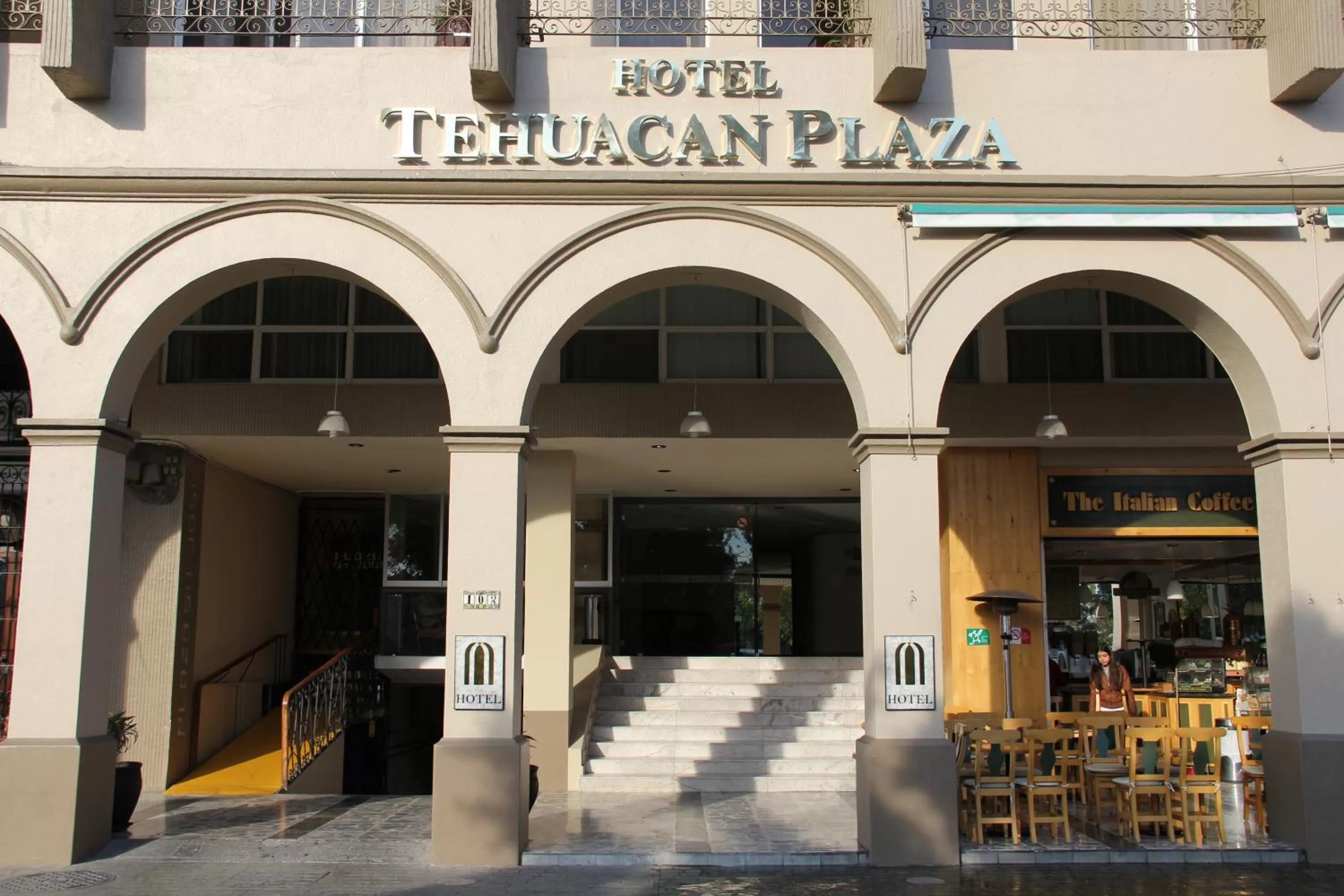 Facade/entrance in Hotel Tehuacan Plaza