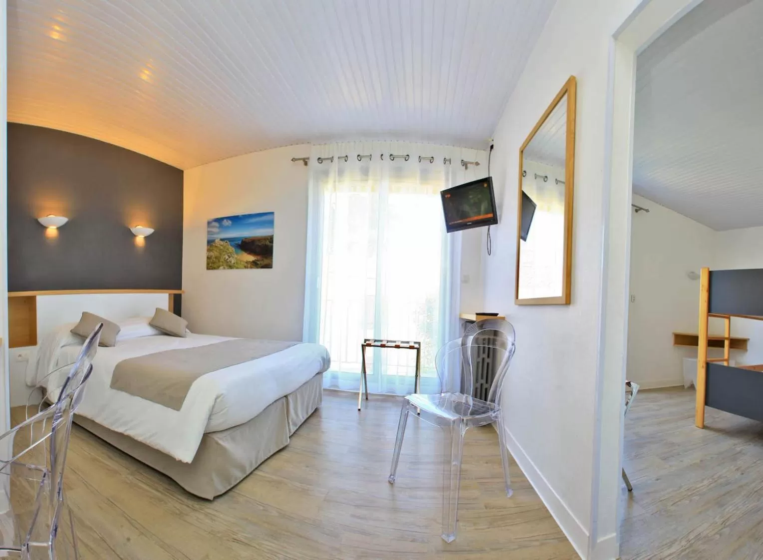 Bed in Hotel Les Dunes