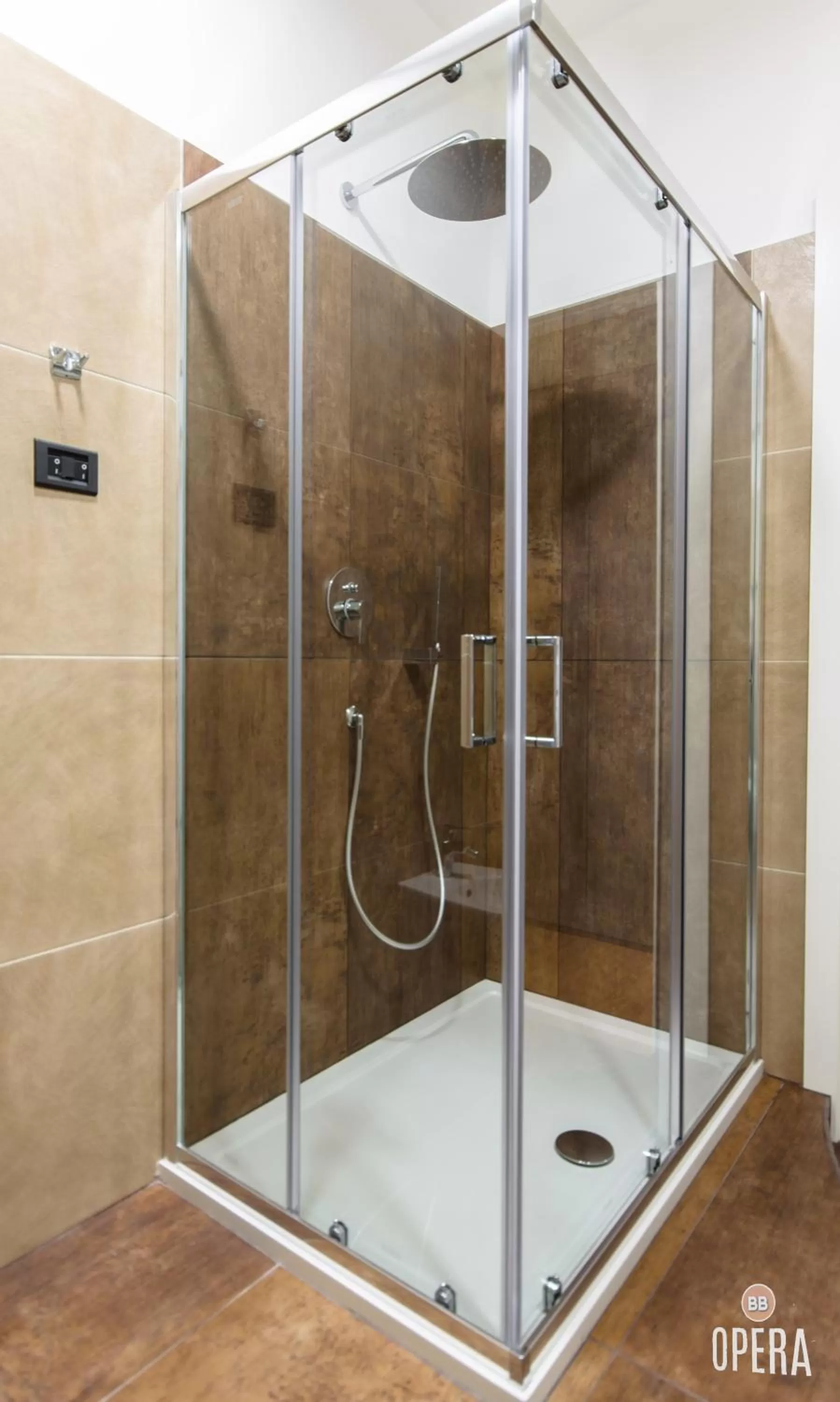 Shower in Opera B&B