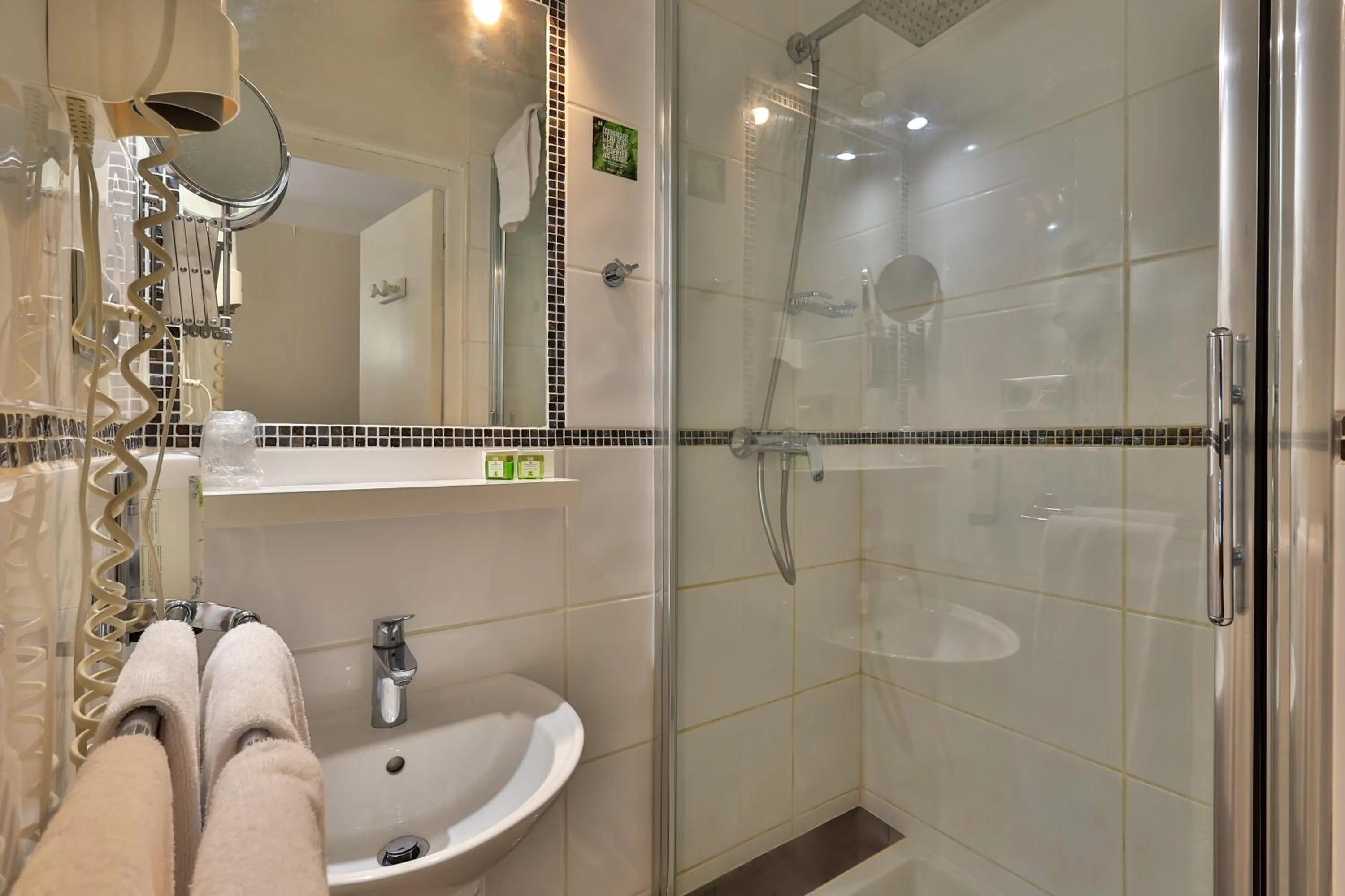 Bathroom in Hotel Cayrons Vence & St Paul de Vence