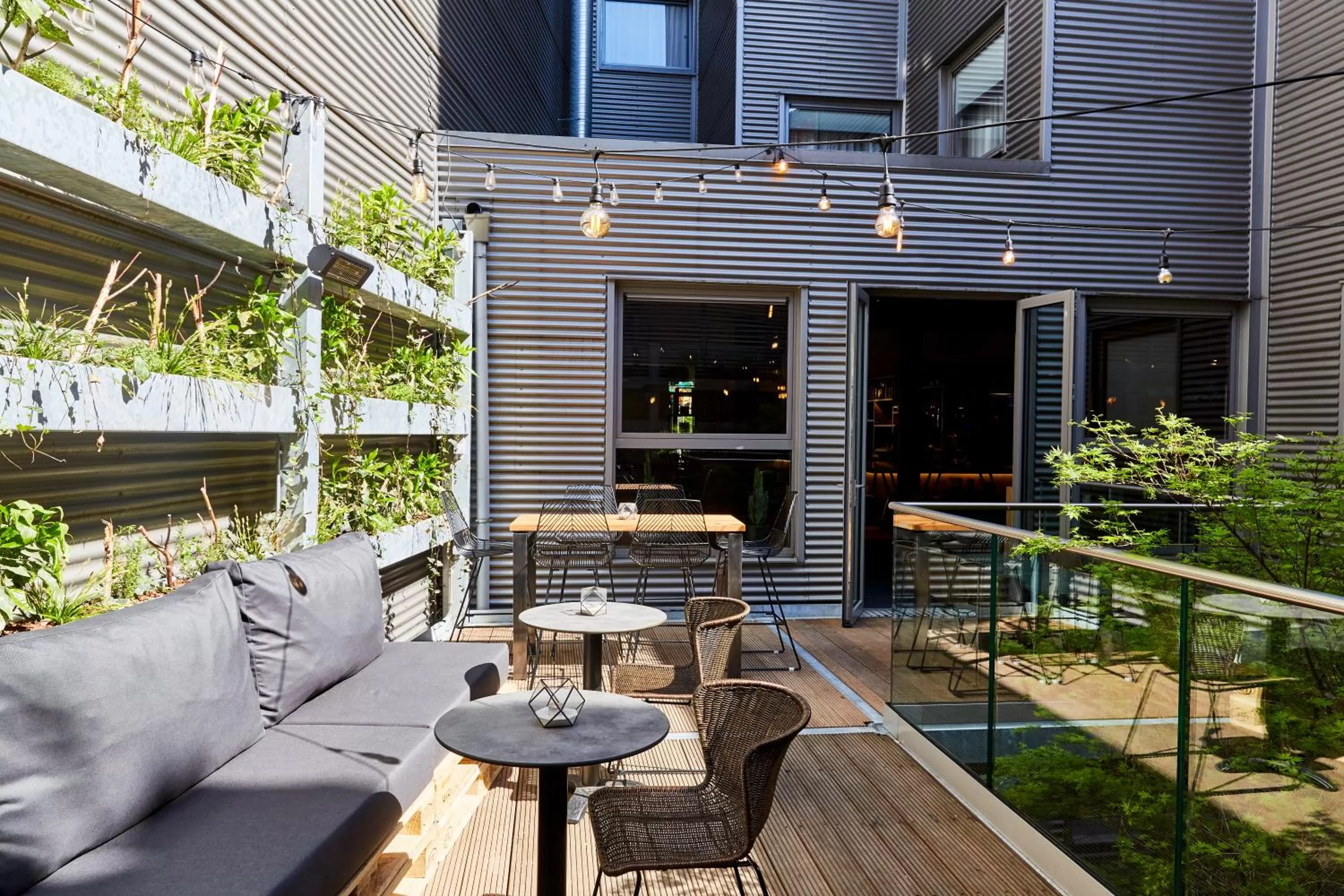 Restaurant/places to eat in Hotel Indigo Antwerp City Centre by IHG