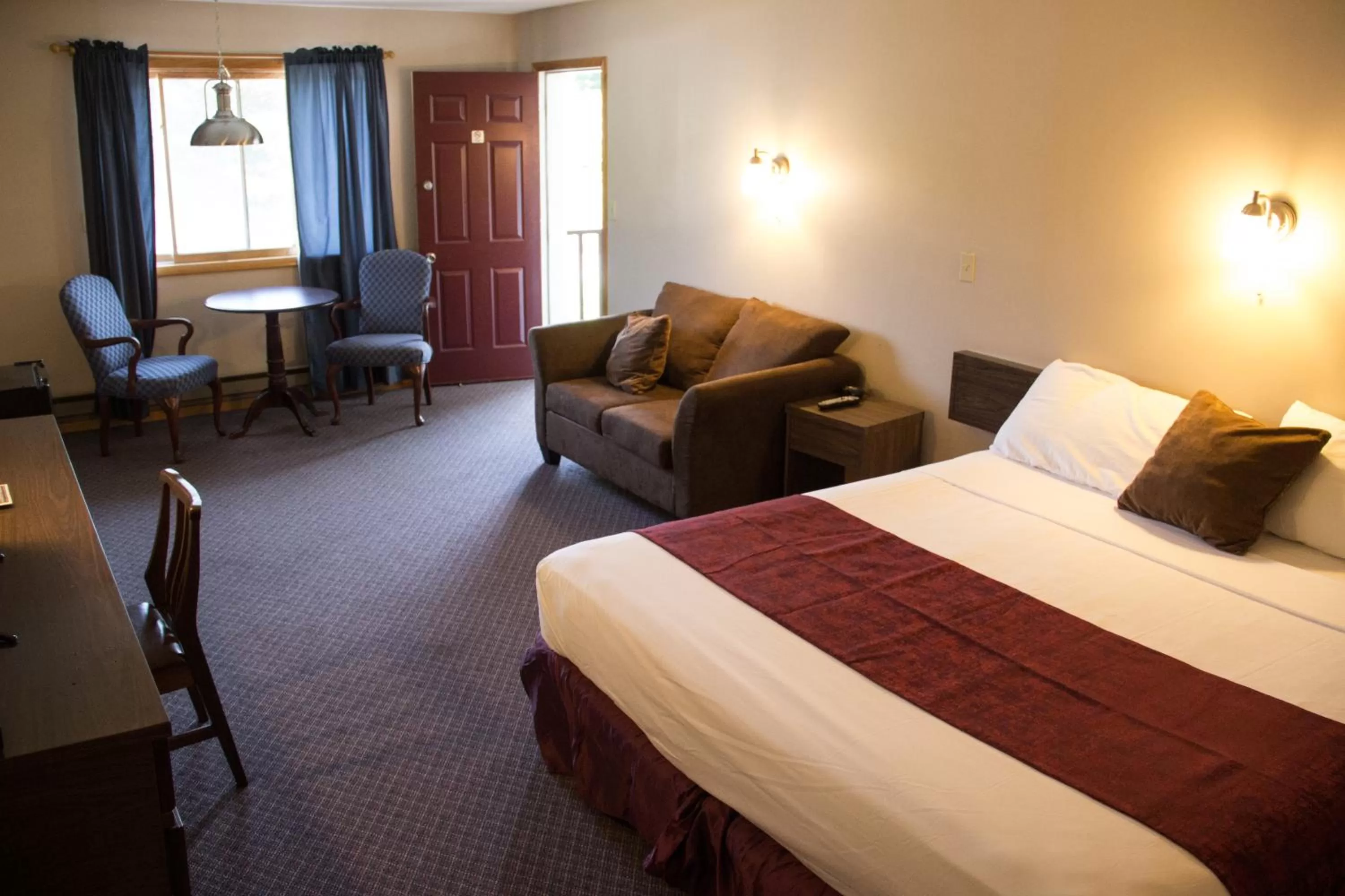 Bed in Fran Cove Motel